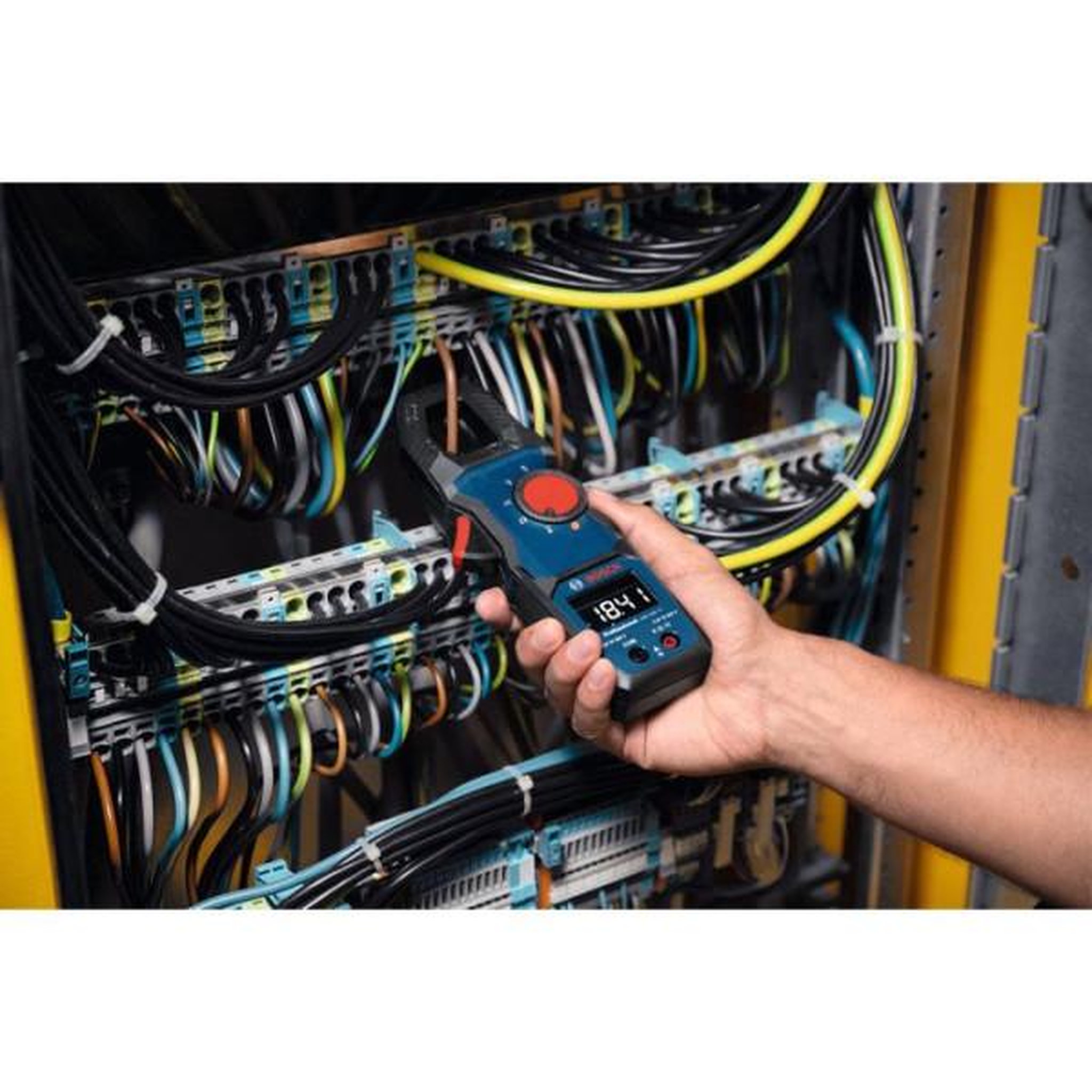 Voir la diapositive 3 : Bosch Professional Pince amperemétrique BOSCH PROFESSIONAL - GMC 600-15 - 2 piles + MS 90 Professional + poche