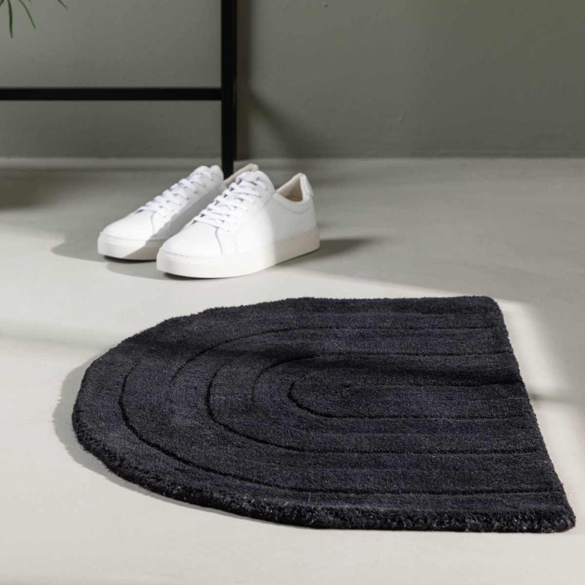 Voir la diapositive 3 : Paris Prix Tapis demi-rond  nora  50x80cm noir