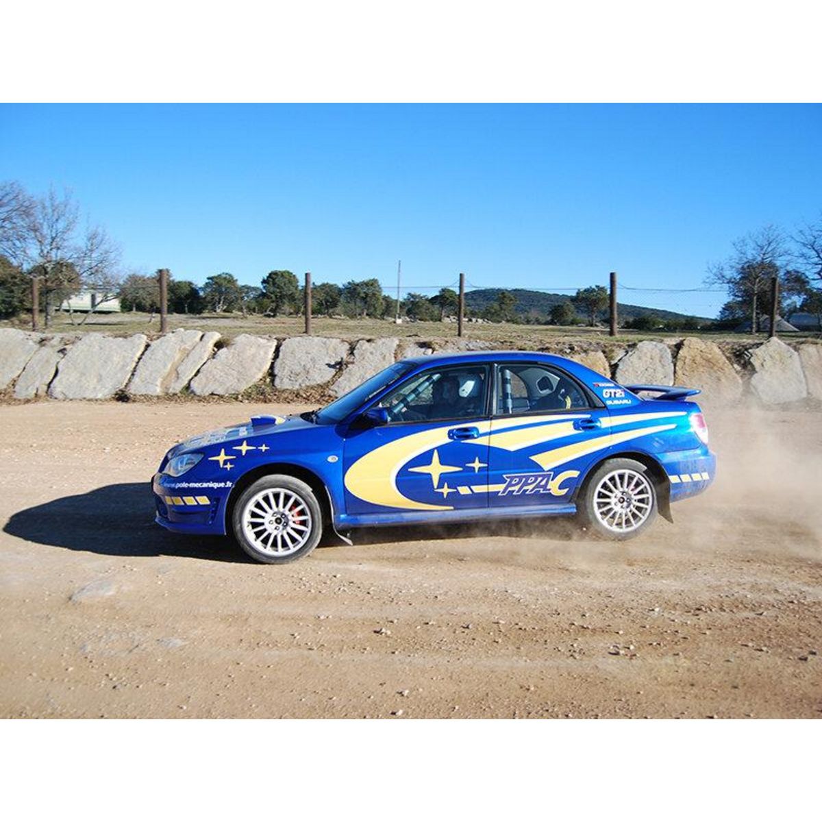 Smartbox Stage de pilotage rallye : 5 tours sur circuit au volant d'une Subaru Impreza WRX - Coffret Cadeau Sport & Aventure