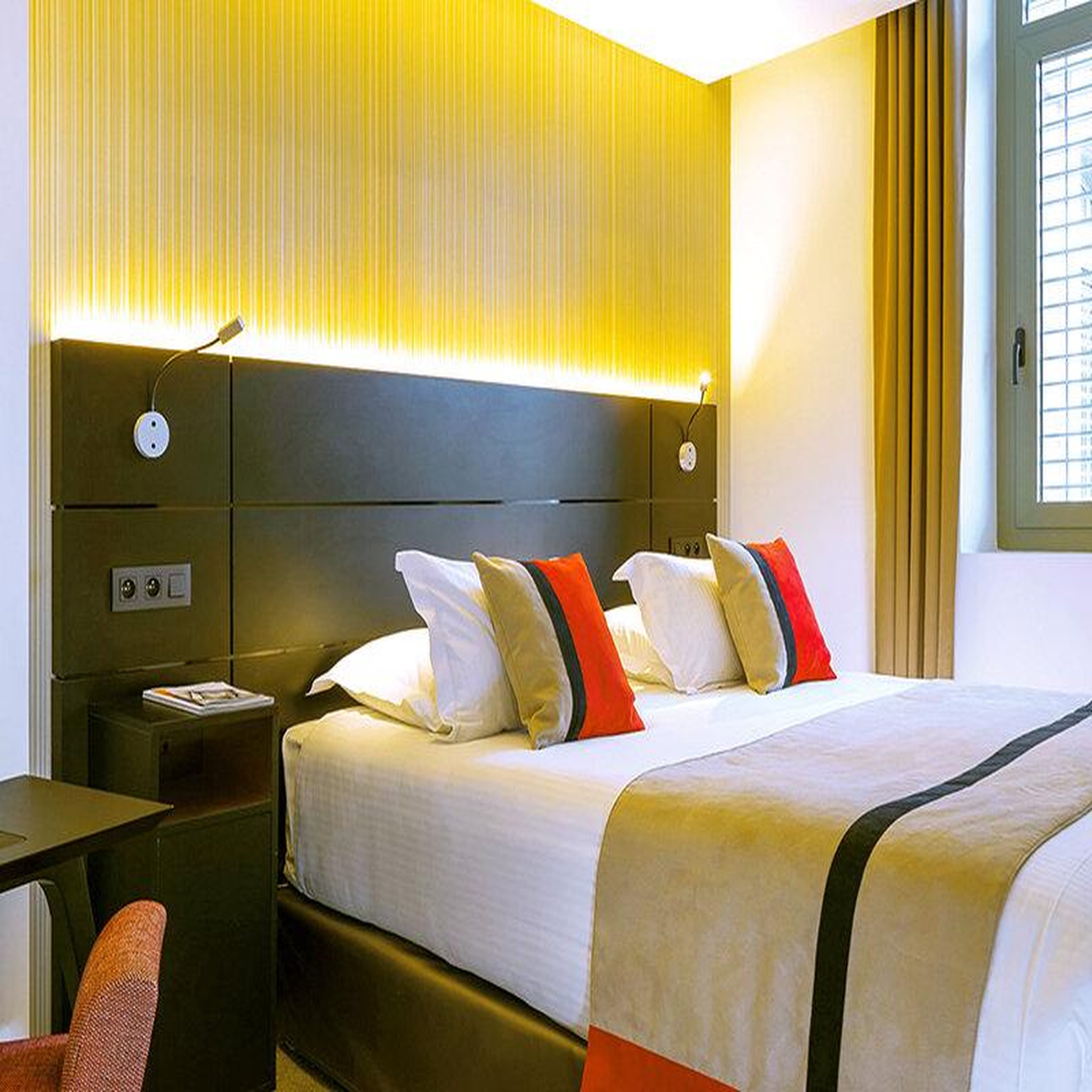 Voir la diapositive 2 : Smartbox 2 jours en hôtel 4* et cocktail au bar avec vue panoramique à Mâcon - Coffret Cadeau Séjour