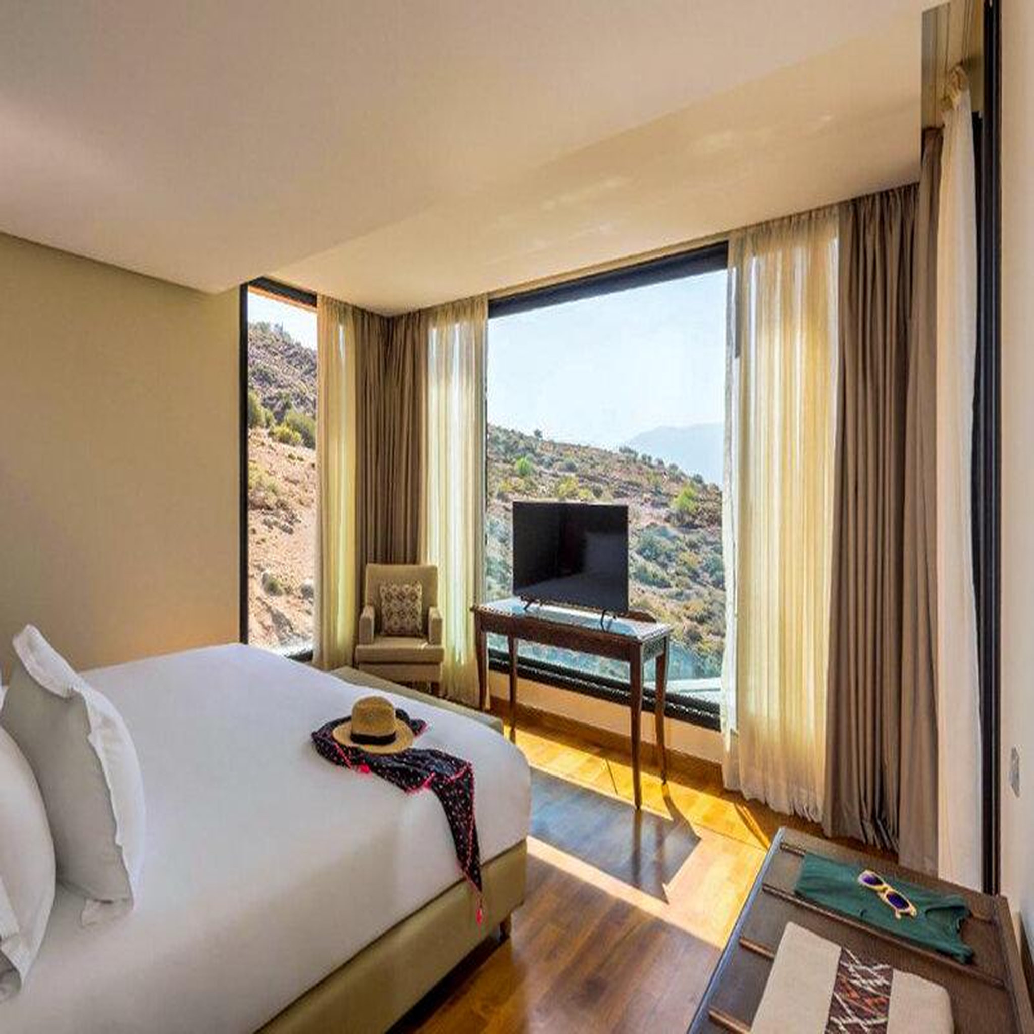 Voir la diapositive 3 : Smartbox 3 jours d'exception en suite d'un hôtel 5* au maroc avec dîner, massage et sortie en bateau - coffret cadeau séjour