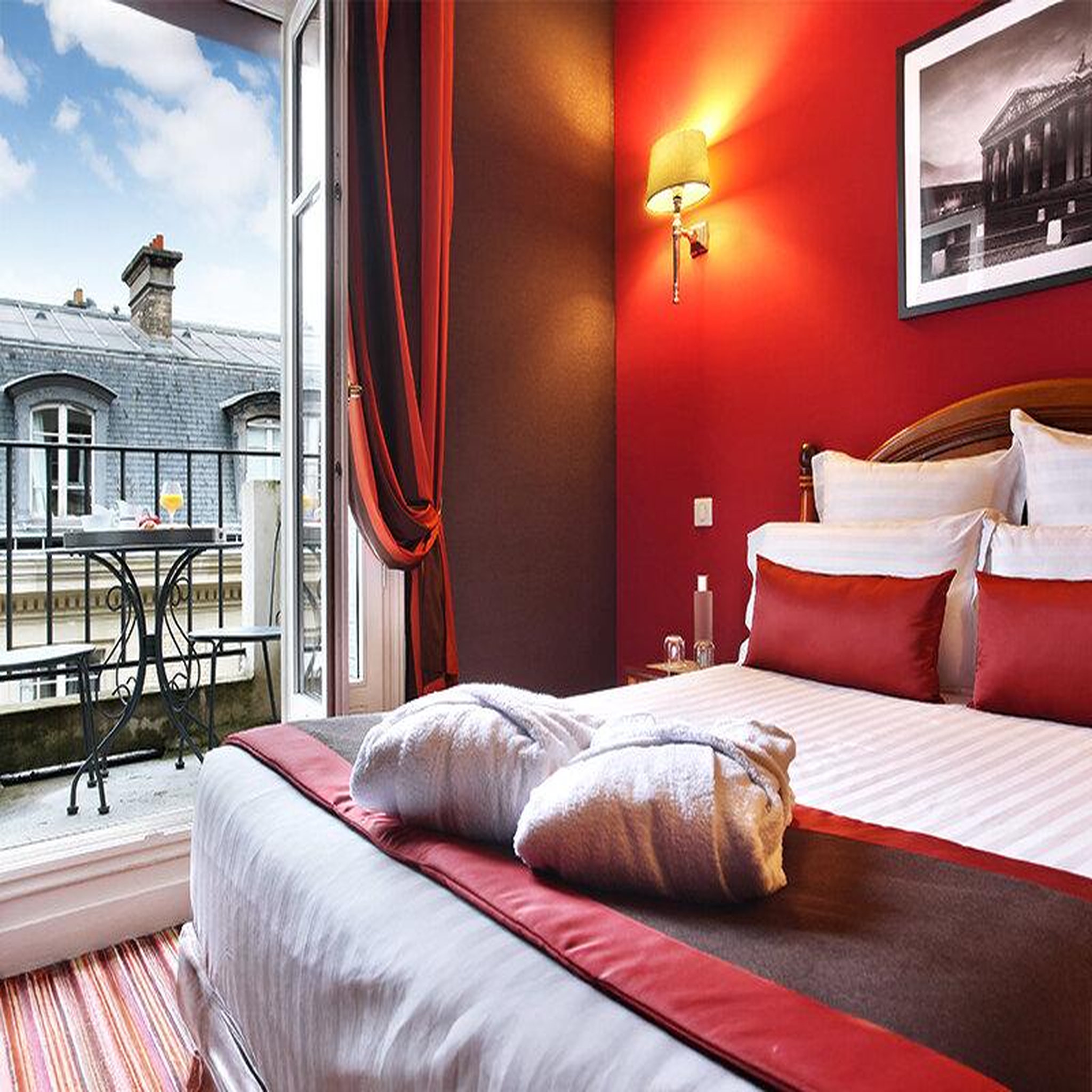 Voir la diapositive 2 : Smartbox 2 jours en chambre supérieure dans un hôtel 4* dans le quartier latin à paris - coffret cadeau séjour