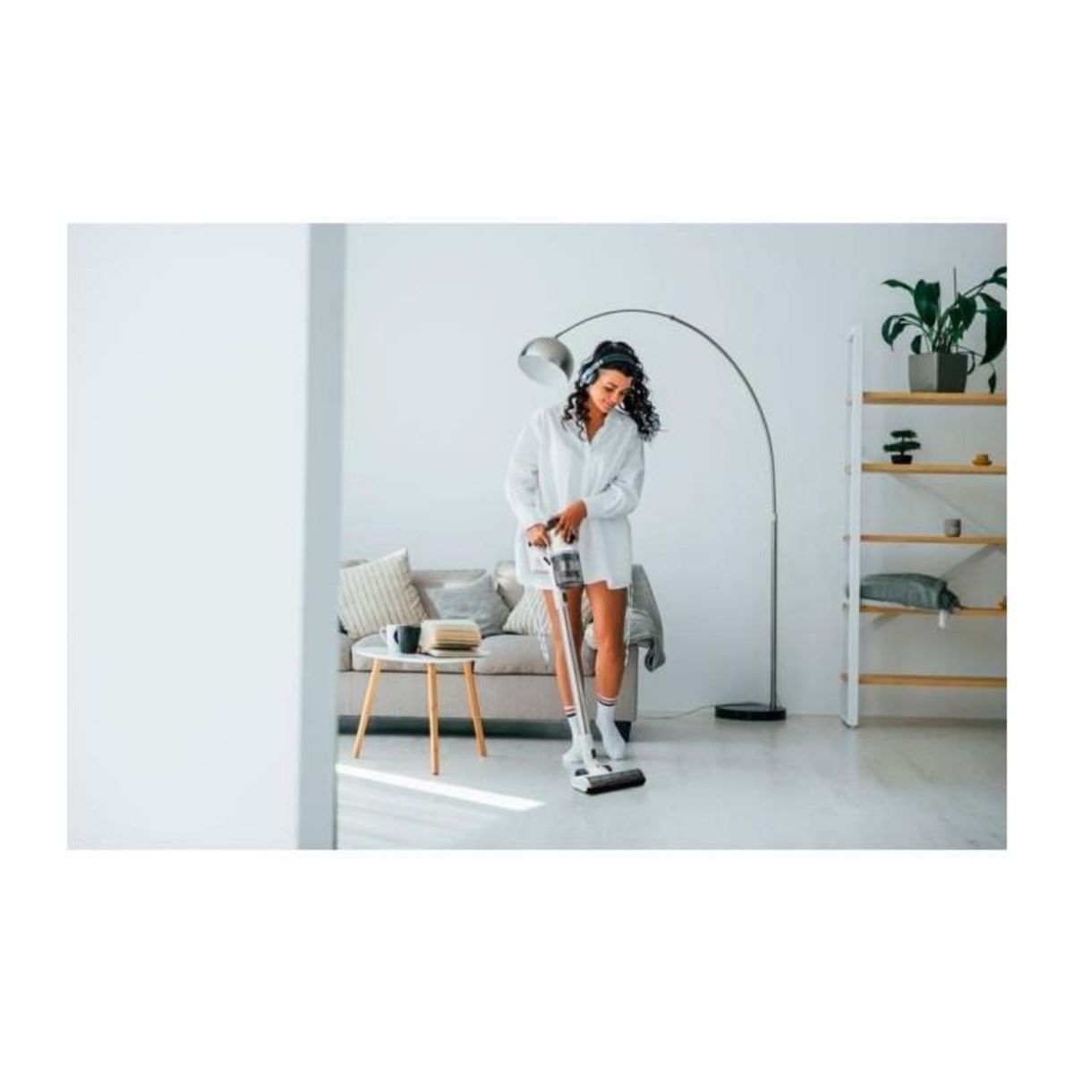 Medion MEDION P350 - Aspirateur Balai sans Fil - Puissance 24 kPa / 350W - Capteur de poussiere - HEPA H13 - Ecran Tactile LED