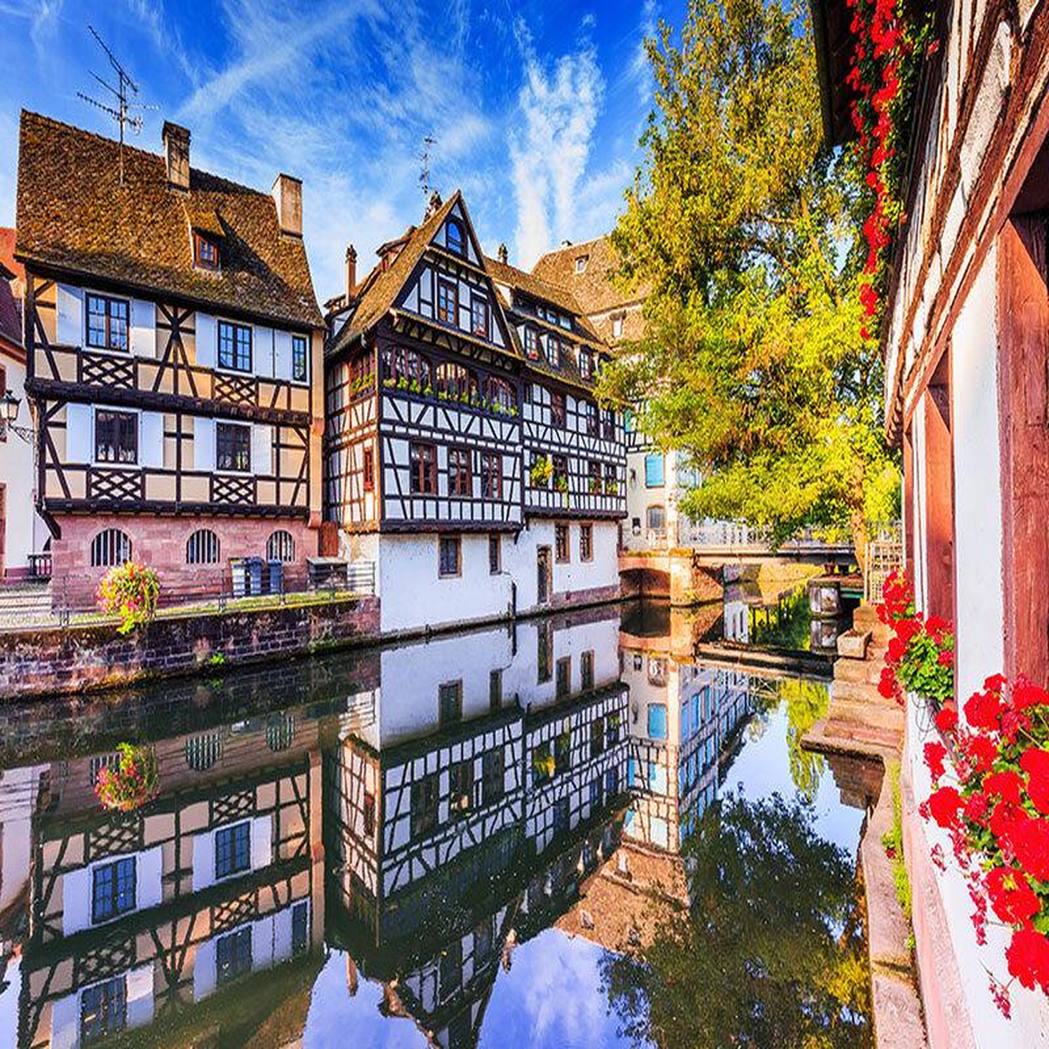 Voir la diapositive 2 : Smartbox 3 jours en hôtel 4* avec repas en restaurant gastronomique à strasbourg - coffret cadeau multi-thèmes