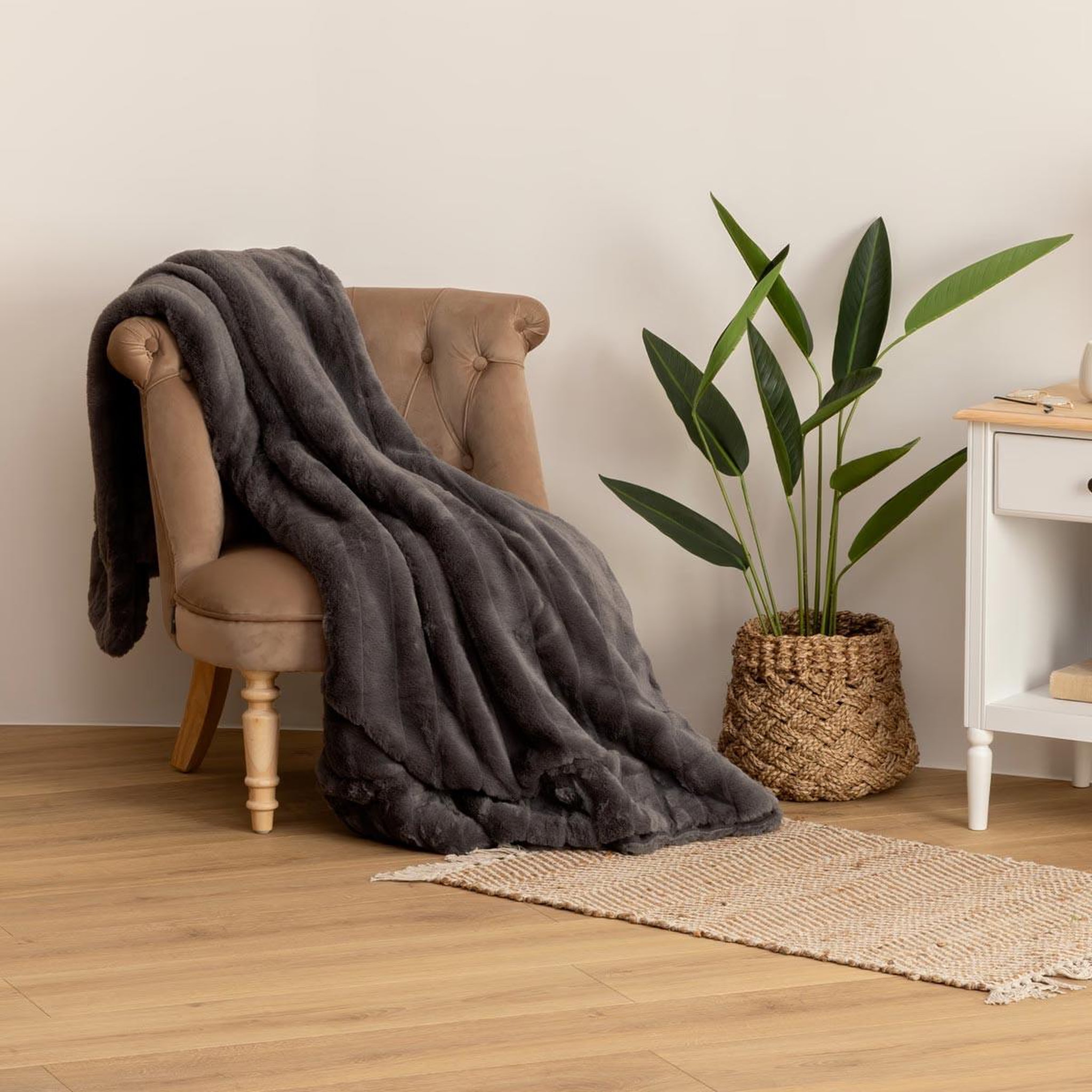 Voir la diapositive 2 : ATMOSPHERA Plaid fourrure  manoir  180x230cm gris