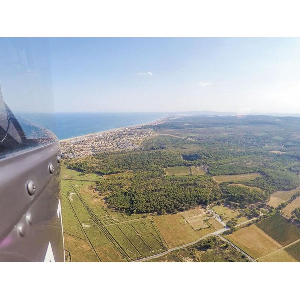 Smartbox Vol en hélicoptère de 20 min près du village de Gruissan - Coffret Cadeau Sport & Aventure