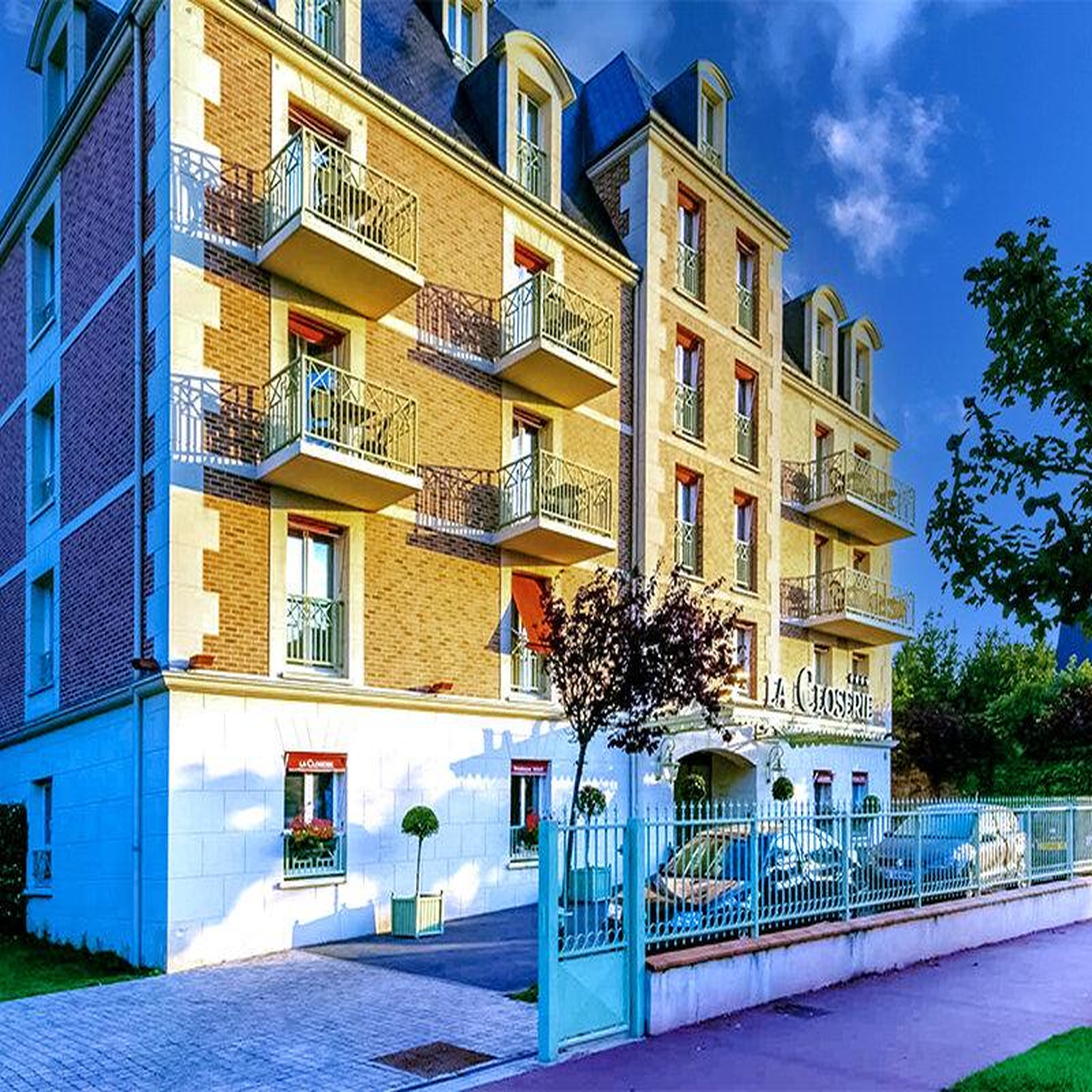 Voir la diapositive 4 : Smartbox 3 jours raffinés en hôtel 4* à deauville avec modelage et accès illimité à l'espace bien-être - coffret cadeau séjour