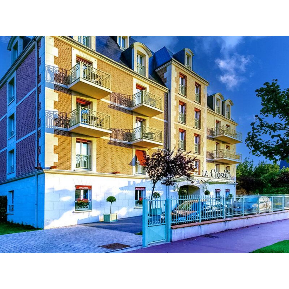 Smartbox 3 jours raffinés en hôtel 4* à Deauville avec modelage et accès illimité à l'espace bien-être - Coffret Cadeau Séjour