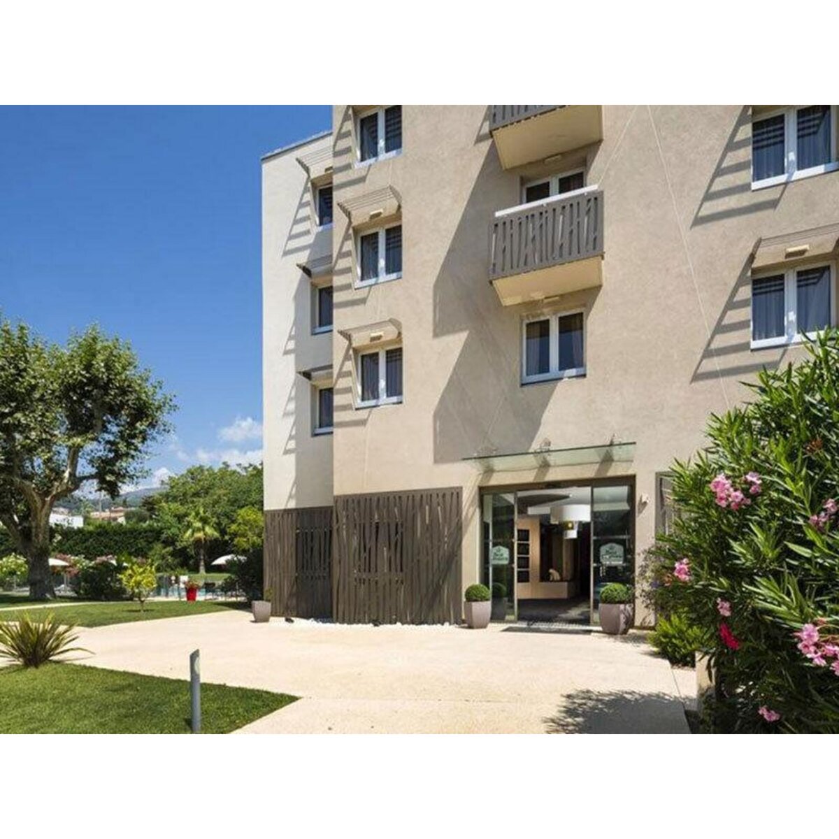 Smartbox Massage et accès à l'espace bien-être de l'hôtel 4* Best Western de Grasse - Coffret Cadeau Bien-être