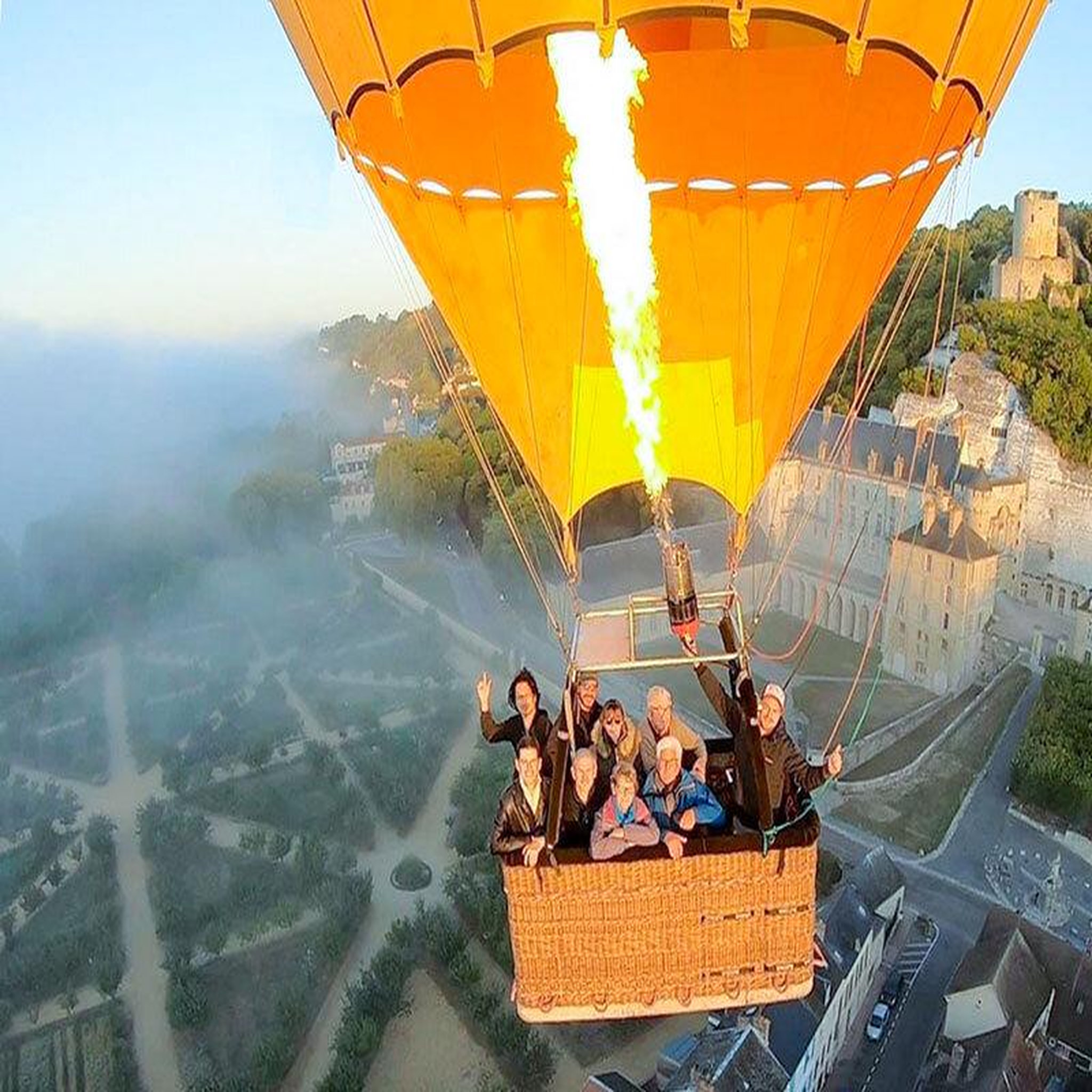 Voir la diapositive 4 : Smartbox Vol en montgolfière pour 2 personnes à giverny le matin en semaine - coffret cadeau sport & aventure