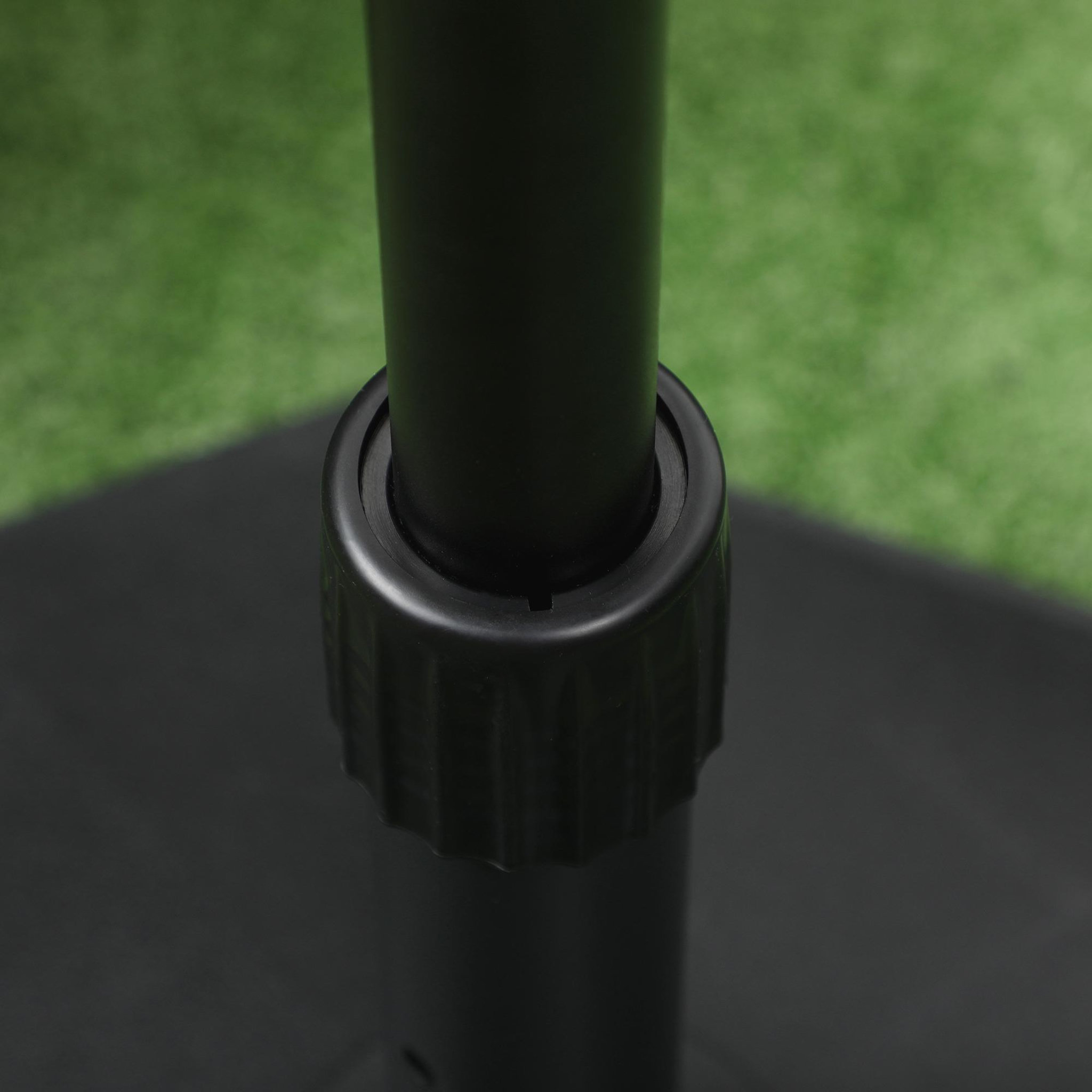 Voir la diapositive 6 : OUTSUNNY Pied de parasol base de parasol support parasol en polyéthylène pour mât Ø 32, 34 et 38 mm - 46 x 46 x 39 cm noir
