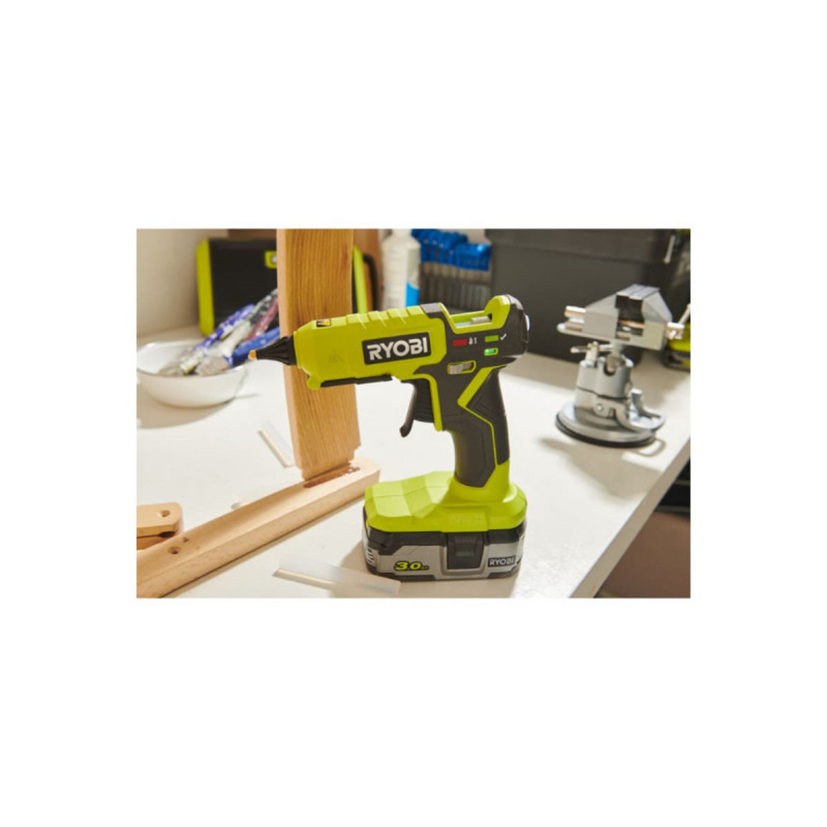 Ryobi Pistolet à colle RYOBI 18V One+ - Sans batterie ni chargeur RGL18-0