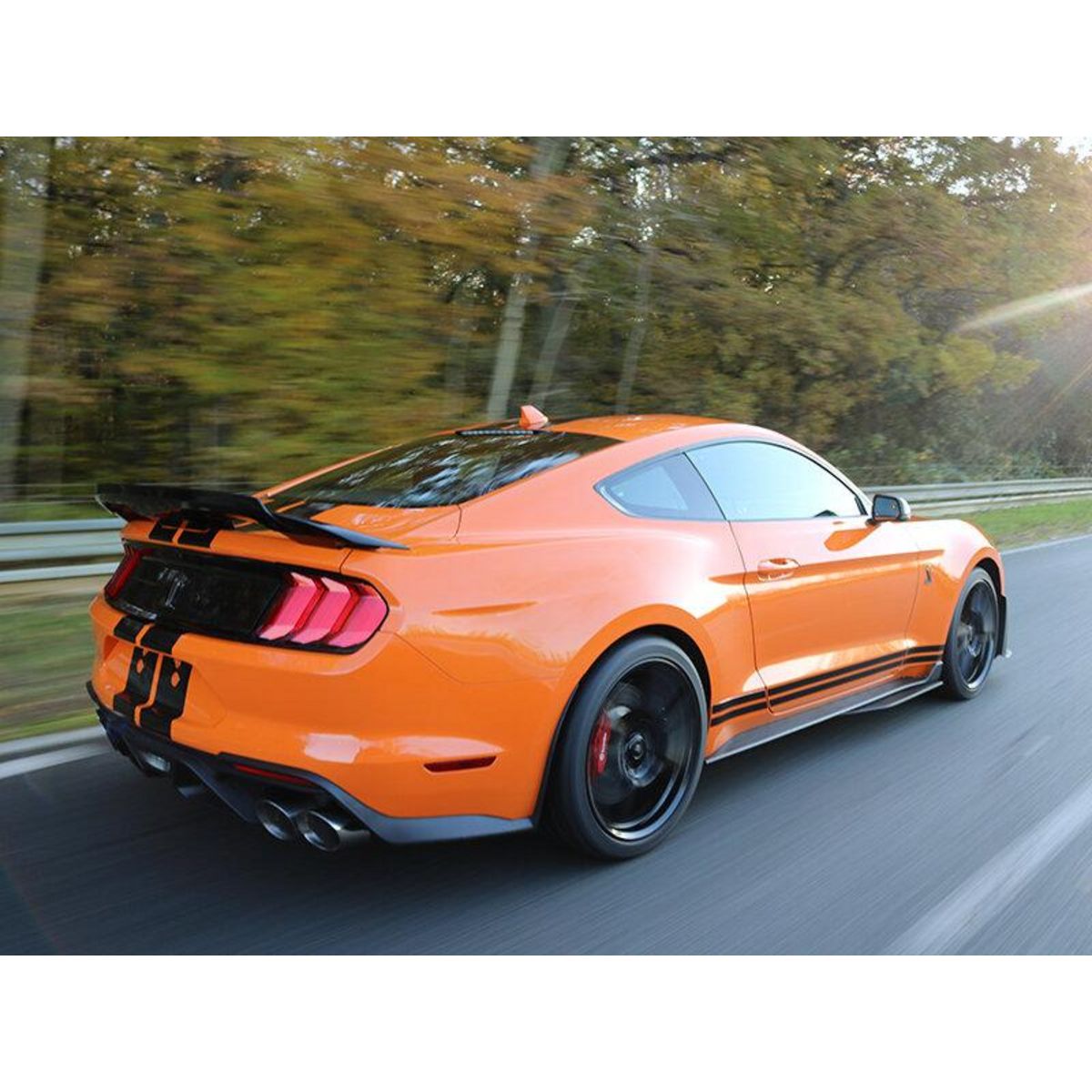 Smartbox Stage de pilotage : 3 tours de circuit au volant d'une Mustang Shelby GT500 - Coffret Cadeau Sport & Aventure