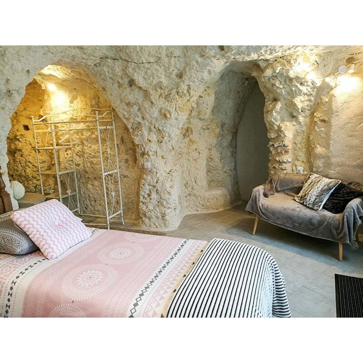 Smartbox 3 jours atypiques en hébergement troglodyte près de Blois - Coffret Cadeau Séjour