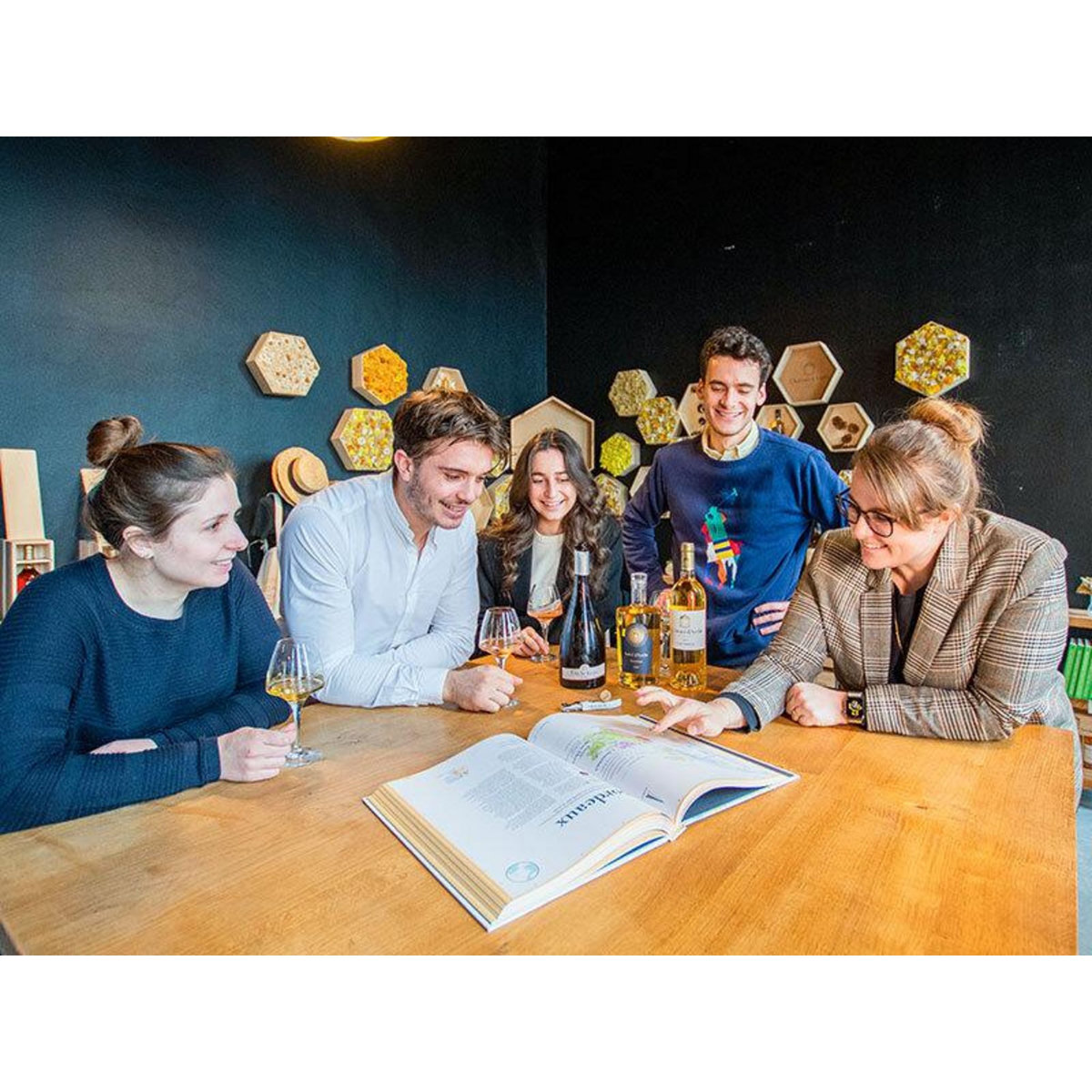 Smartbox Visite de chai avec dégustation de vin, pique-nique et location de vélos dans un château à Sauternes - Coffret Cadeau Gastronomie