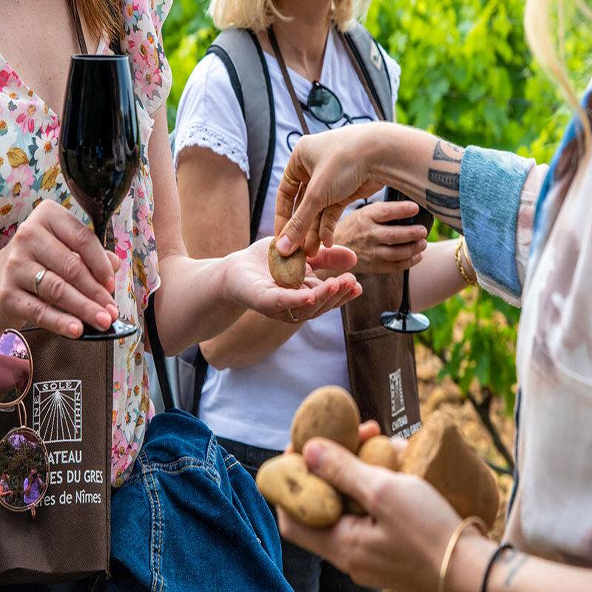 Voir la diapositive 3 : Smartbox Initiation œnologique à l'aveugle avec dégustation près de nîmes - coffret cadeau gastronomie
