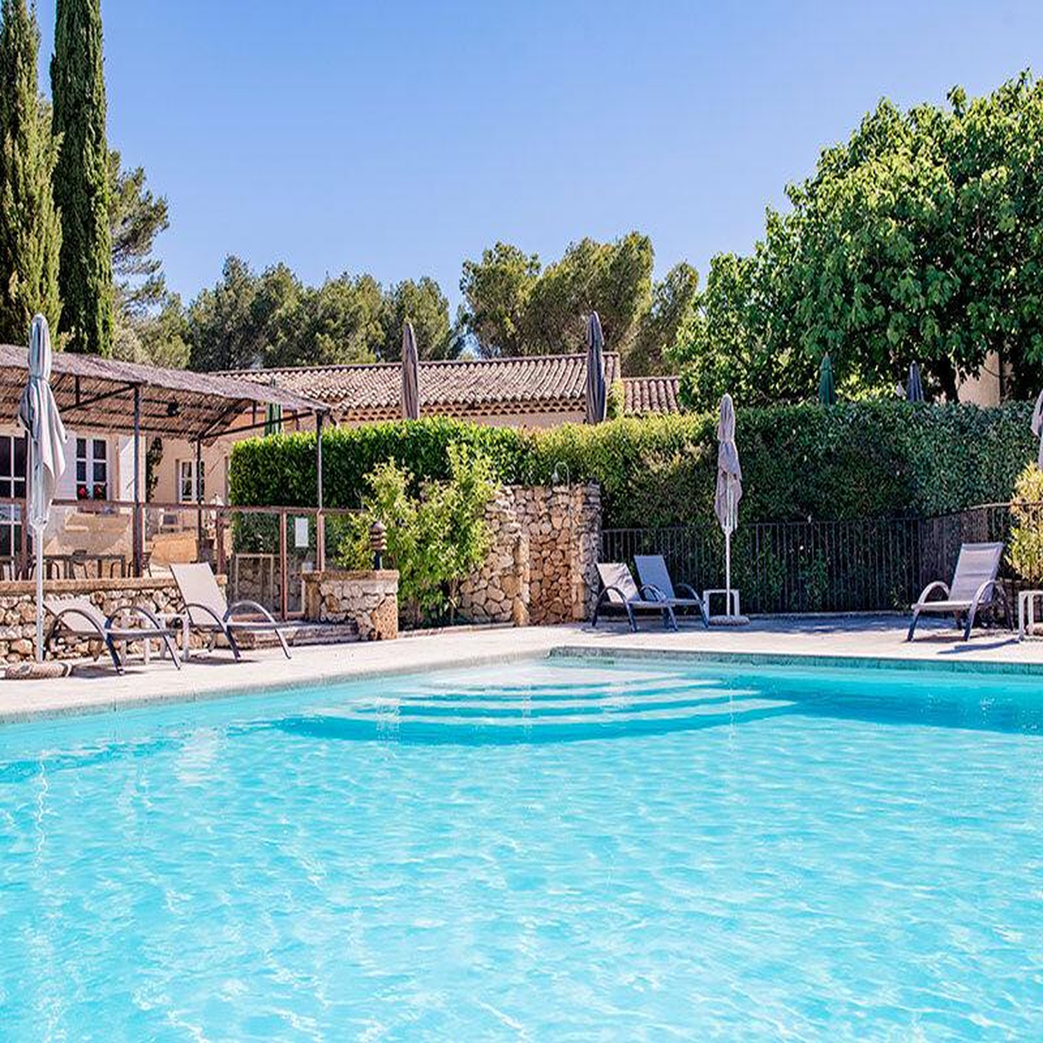 Voir la diapositive 3 : Smartbox Escapade provençale : 2 jours en mas avec dîner et piscine près d'aix - coffret cadeau séjour