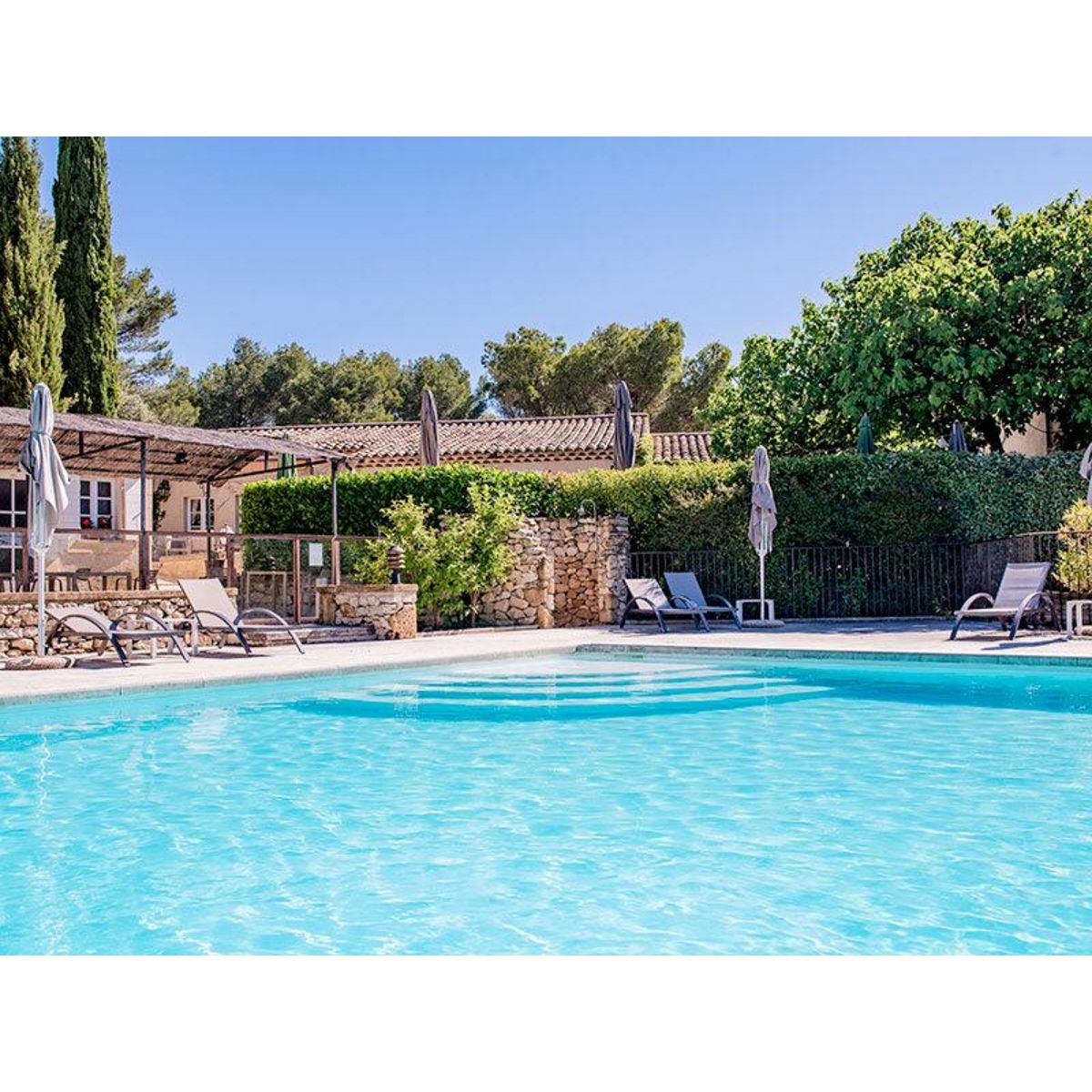 Smartbox Escapade provençale : 2 jours en mas avec dîner et piscine près d'Aix - Coffret Cadeau Séjour