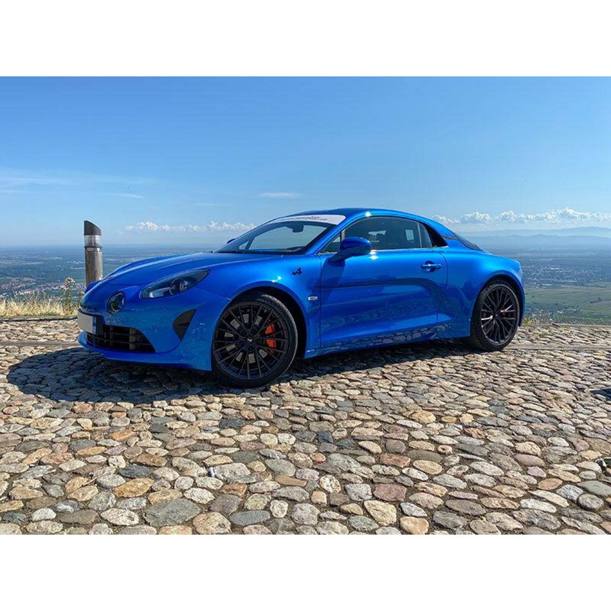 Smartbox Stage de pilotage : 2 tours sur le circuit de l'Anneau du Rhin en Alpine A110 S - Coffret Cadeau Sport & Aventure
