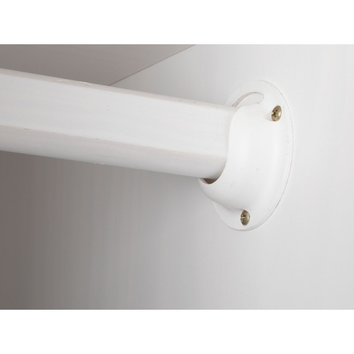 Armoire 2 portes en pin massif  2 tiroirs L93cm MARIEKE