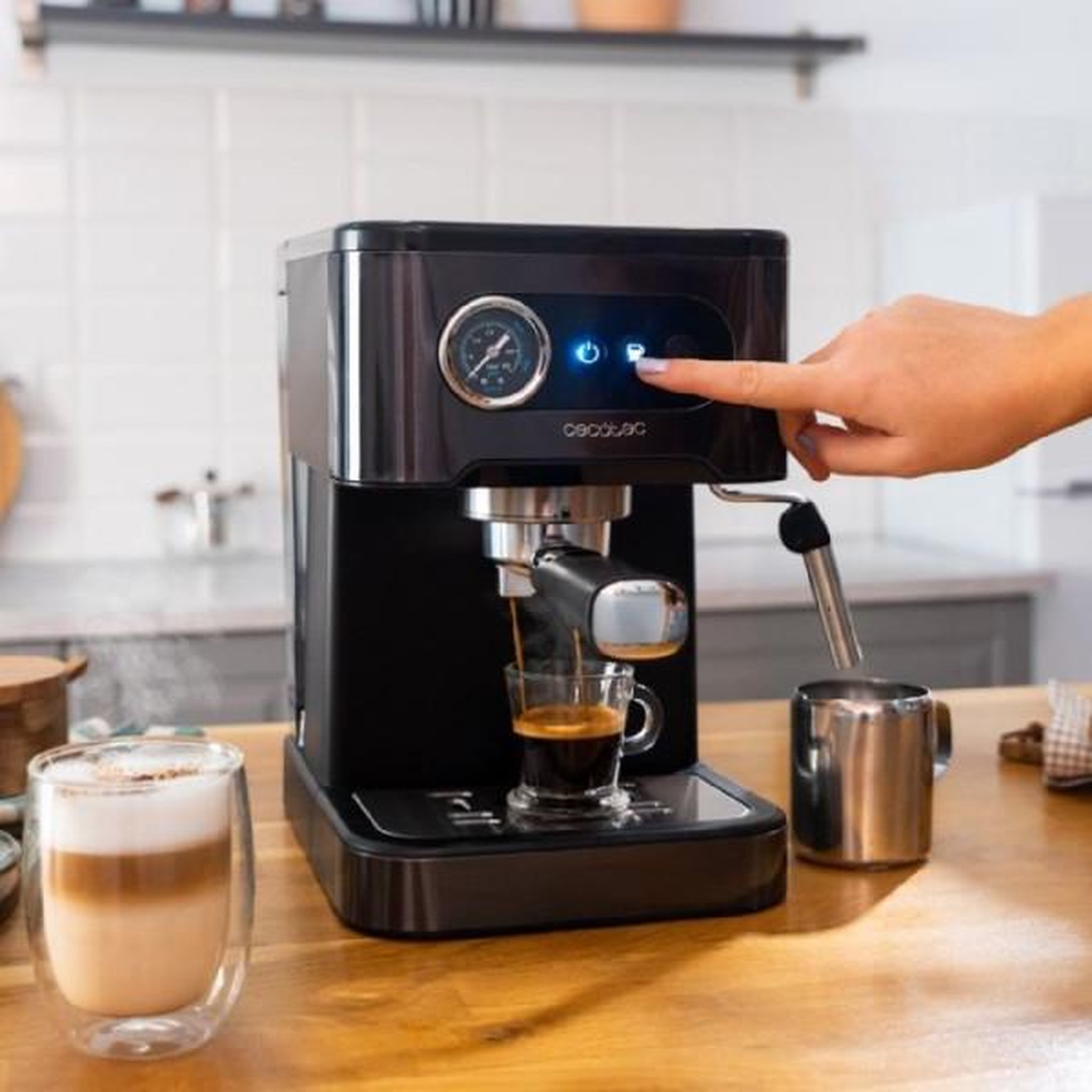 Voir la diapositive 2 : CECOTEC Machine à Expresso Manuelle Cecotec 20 Bars Pression avec Lance à Vapeur Ajustable, Réservoir d'Eau 1,5L et Récipient à Lait 550ml