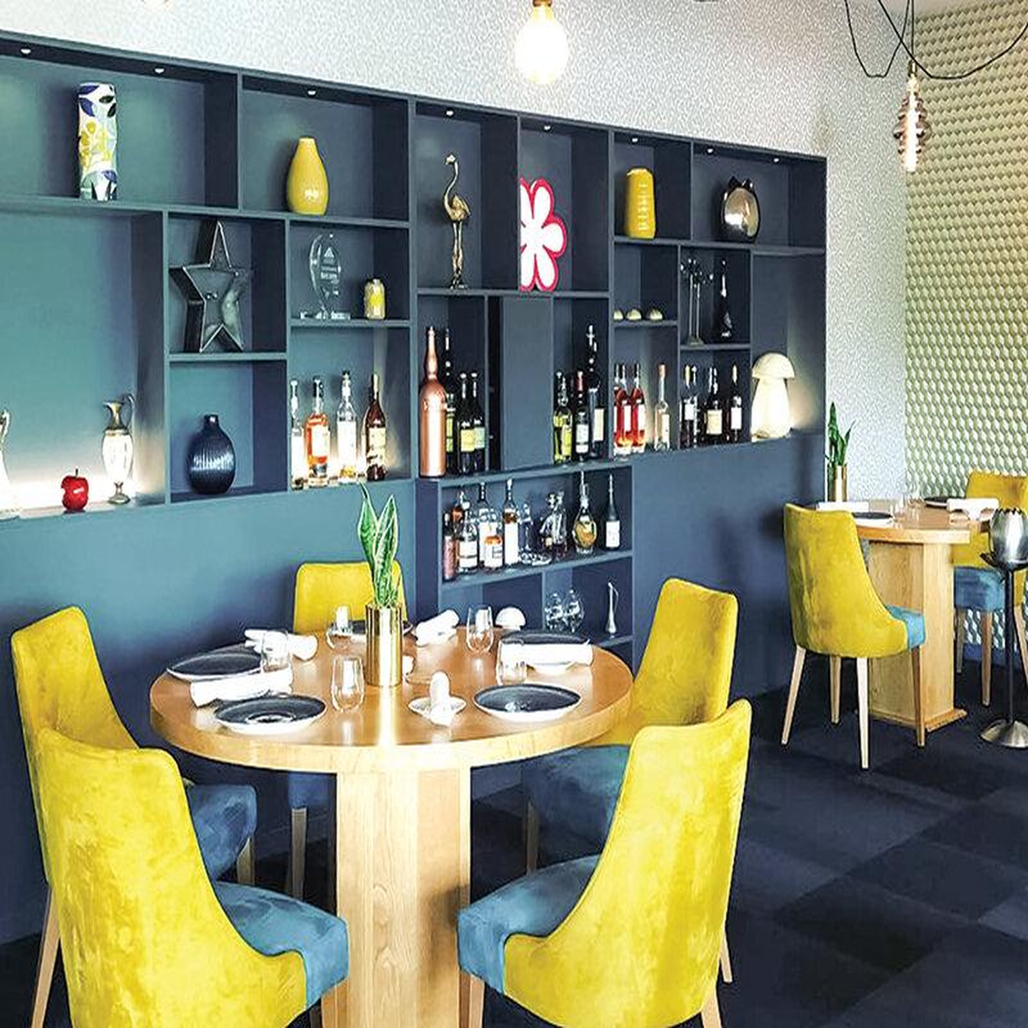 Voir la diapositive 3 : Smartbox Adresses primées : menu 4 plats au restaurant ambroisie sur les bords du lac saint-félix - coffret cadeau gastronomie