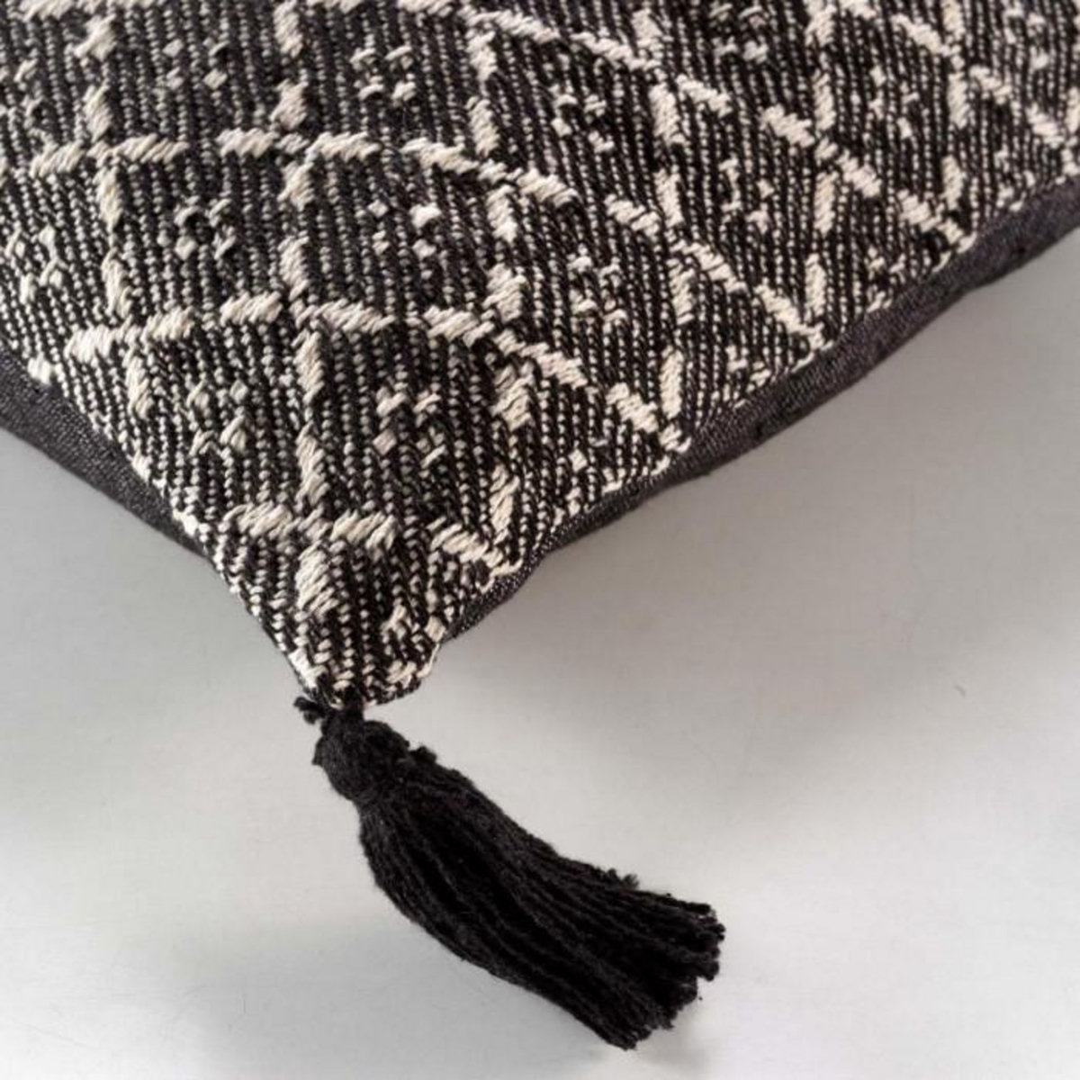 Paris Prix Coussin Déco à Pompons  Janna  40x40cm Noir