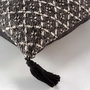 Voir la diapositive 3 : Paris Prix Coussin Déco à Pompons  Janna  40x40cm Noir
