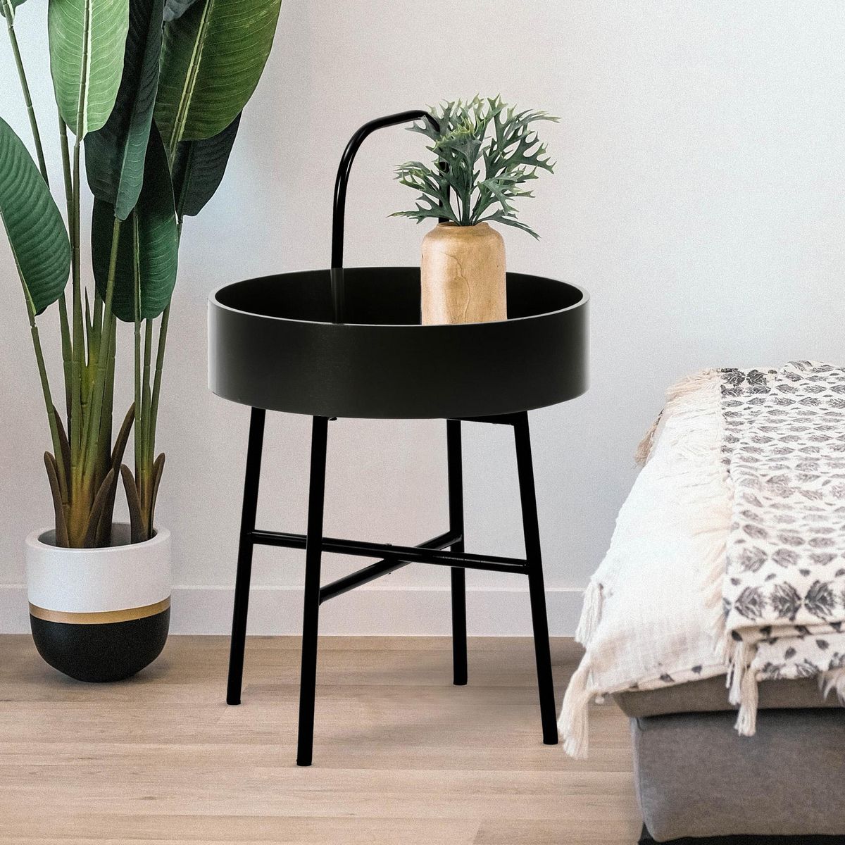 VS VENTA-STOCK Table auxiliaire Jaipur avec Plateau en MDF Noir et Structure métallique en Noir Mat