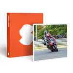 Smartbox Baptême passager en moto : 3 tours à l'arrière d'un pilote professionnel sur le circuit de Magny-Cours - Coffret Cadeau Sport & Aventure