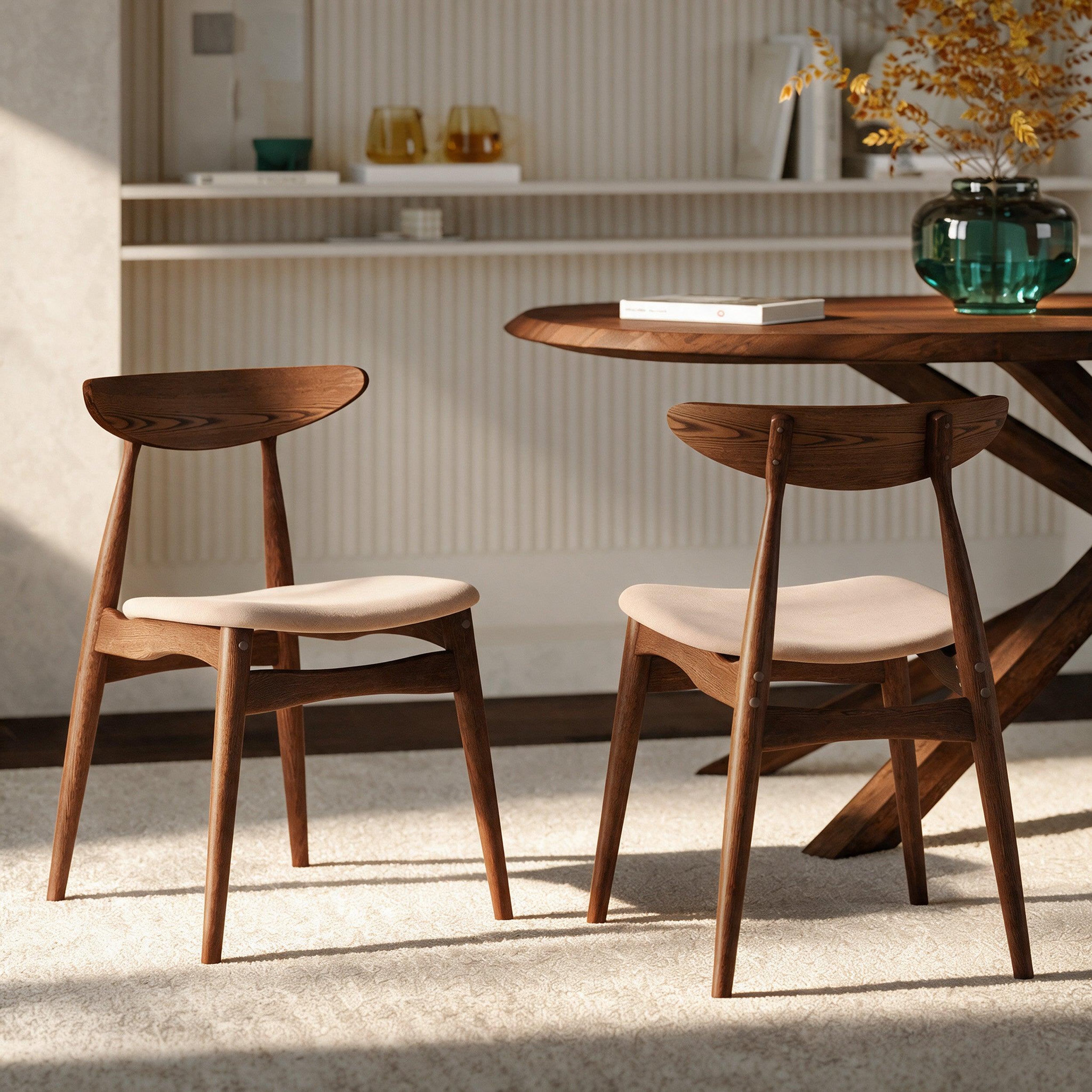 Voir la diapositive 2 : MAISON PAVANE Lot de 2 chaises en tissu beige et bois foncé d'hévéa-josette