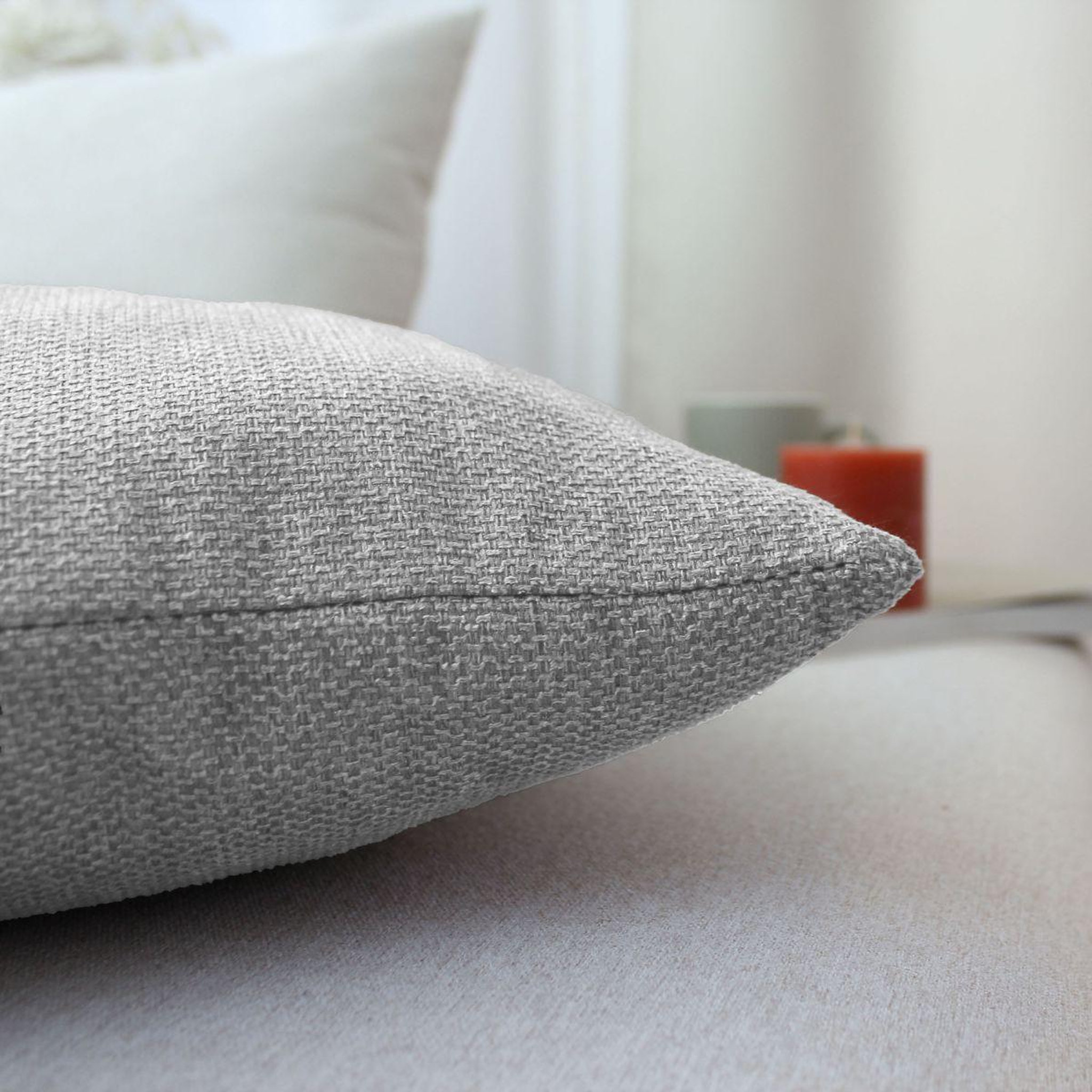 Voir la diapositive 2 : ENJOY HOME Coussin déco en velours  lagarta  40x40cm gris clair
