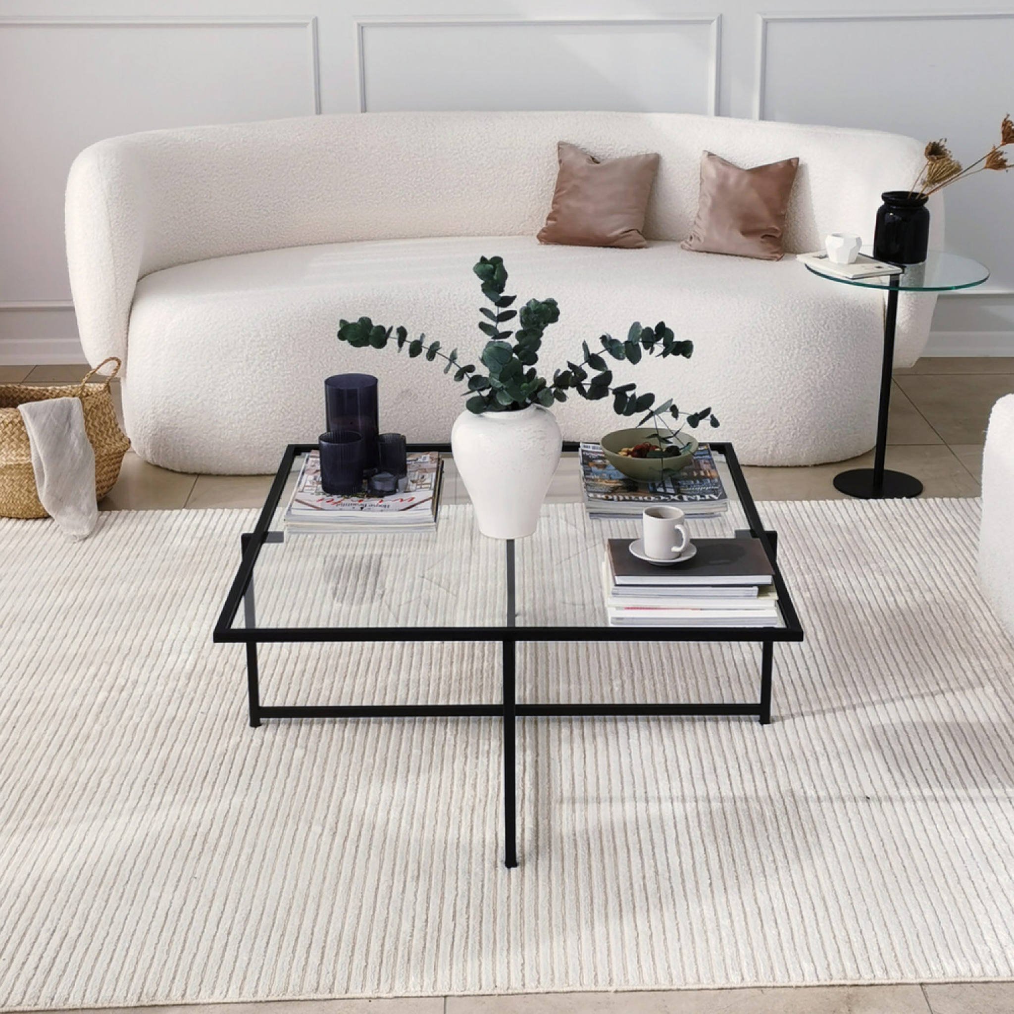 Voir la diapositive 6 : CONCEPT USINE Table basse design noire en verre limp