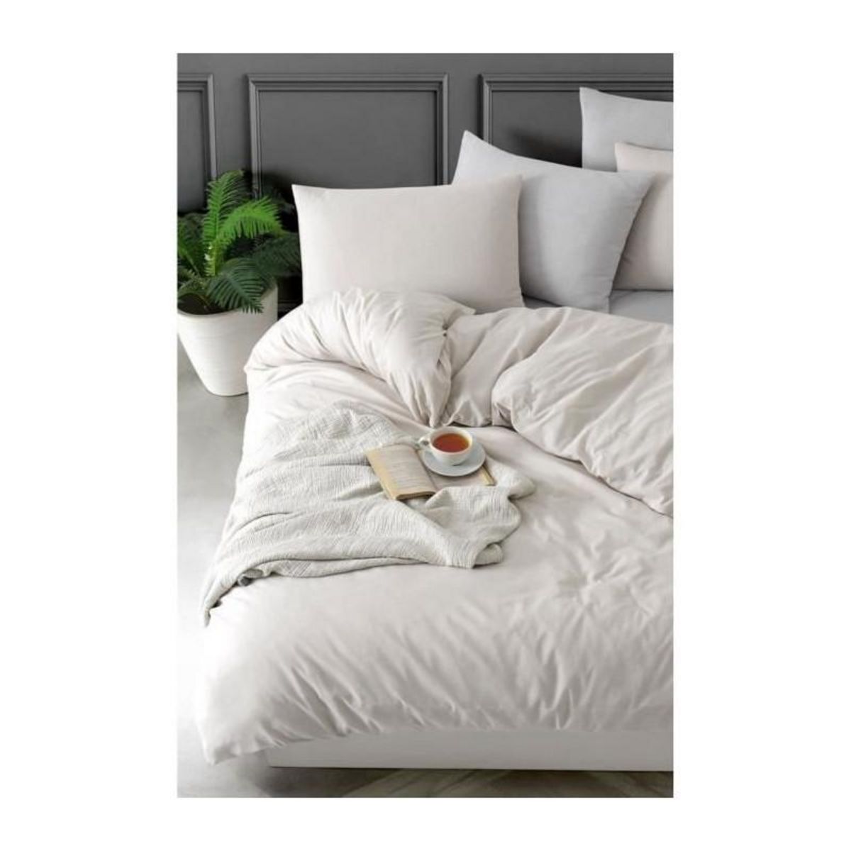 GENERIQUE Parure de lit - 1 housse de couette 220 x 240 cm + 2 taies d'oreiller 60 x 60 cm - 70% coton, 30% polyester - Beige