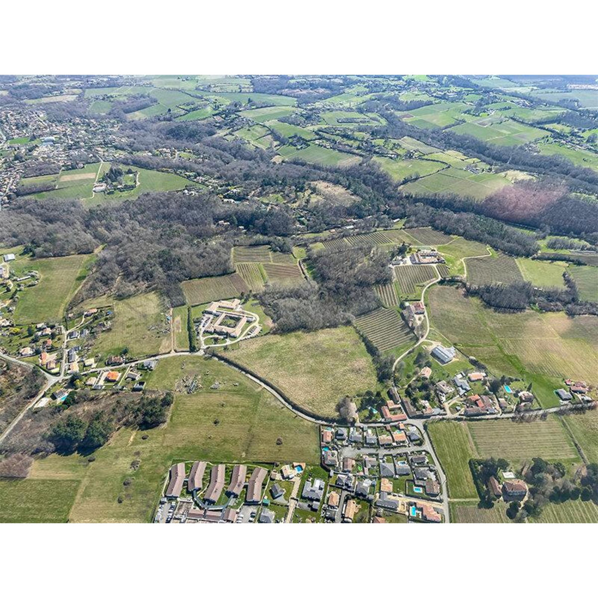 Smartbox Vol en hélicoptère de 20 min au-dessus de Saint-Émilion - Coffret Cadeau Sport & Aventure