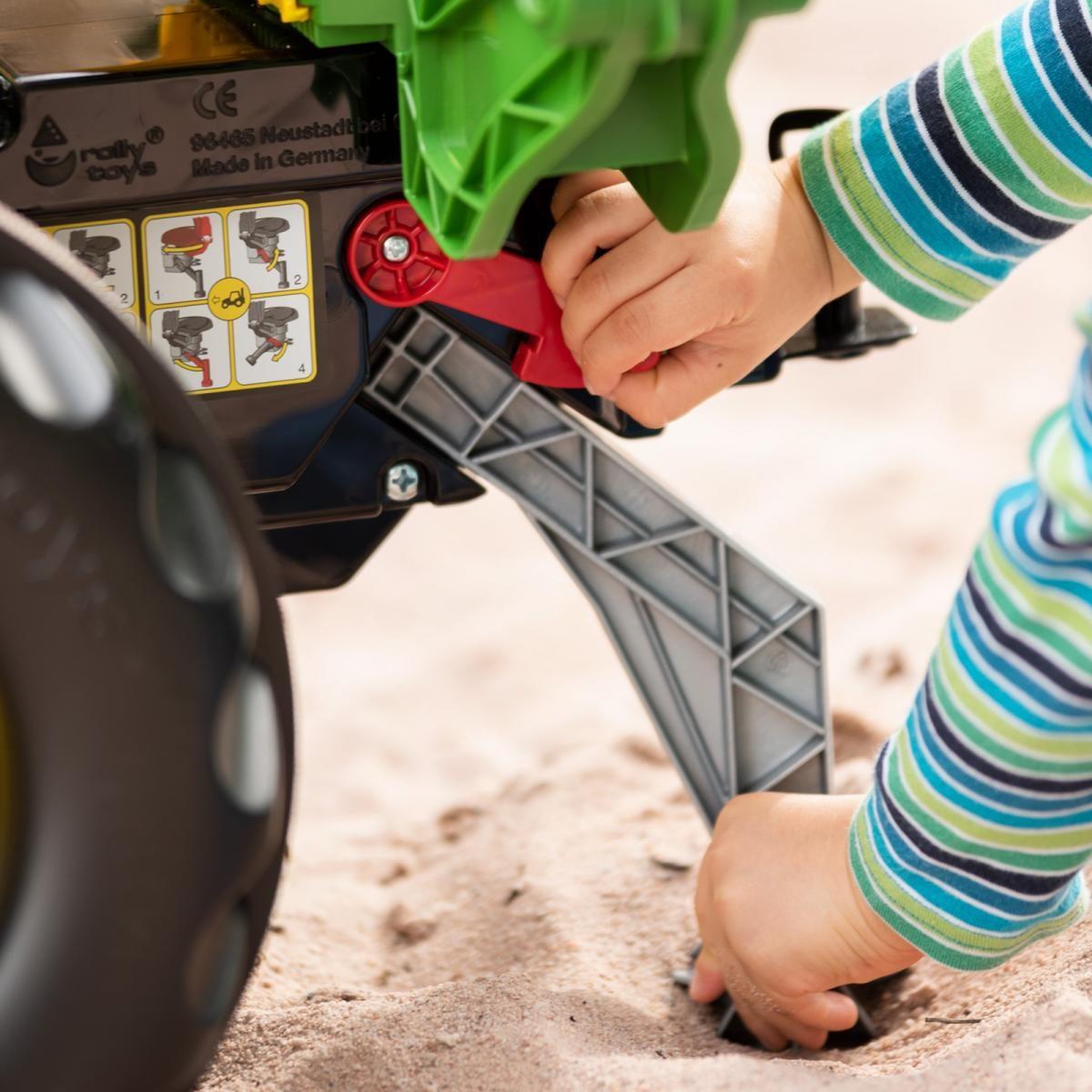 Voir la diapositive 2 : ROLLY TOYS Pelleteuse rollybackhoe john deere