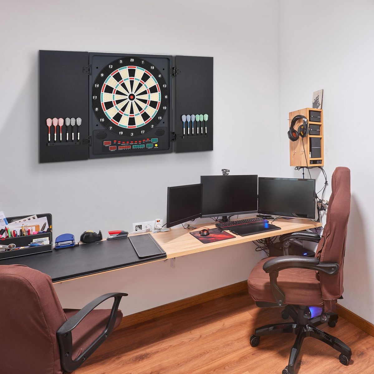 HOMCOM Cible jeu de fléchettes électronique refermable 27 jeux 202 variations jusqu'à 8 joueurs affichage LED haut-parleur noir