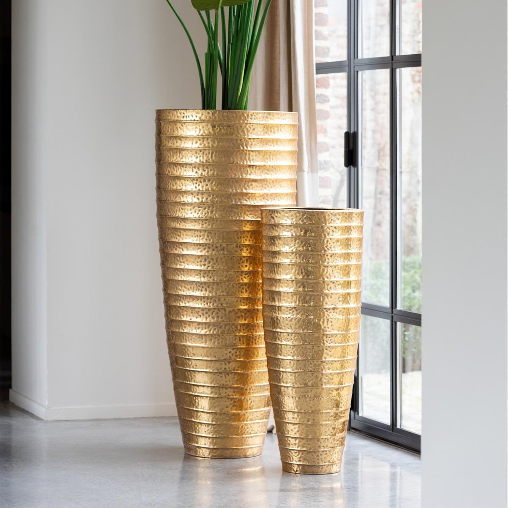 Voir la diapositive 3 : J-LINE Lot de 2 vases déco en métal  egypte  122cm or