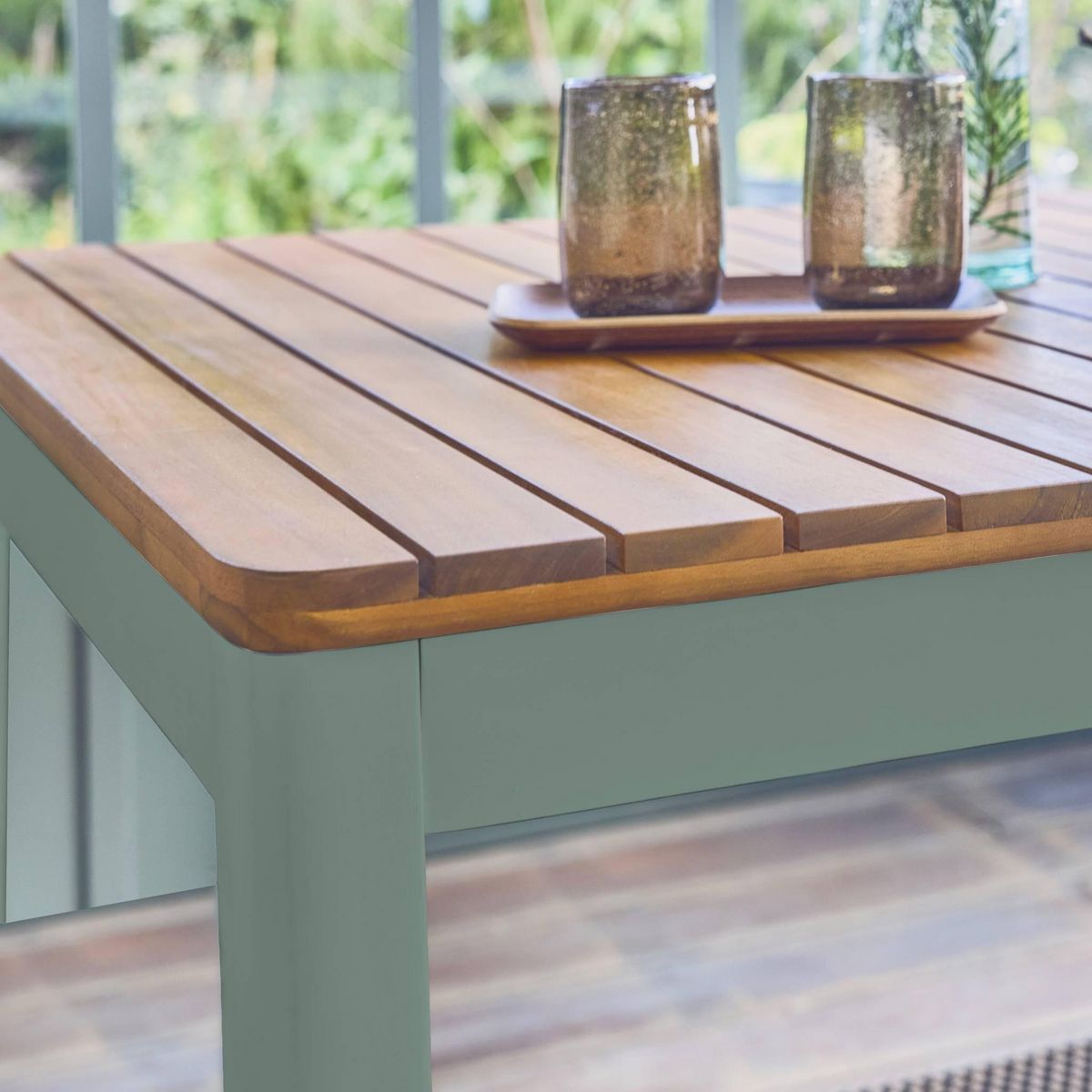 SWEEEK Table de jardin SENORA acacia avec coins arrondis, 6 places, 120 x 80 x 75 cm