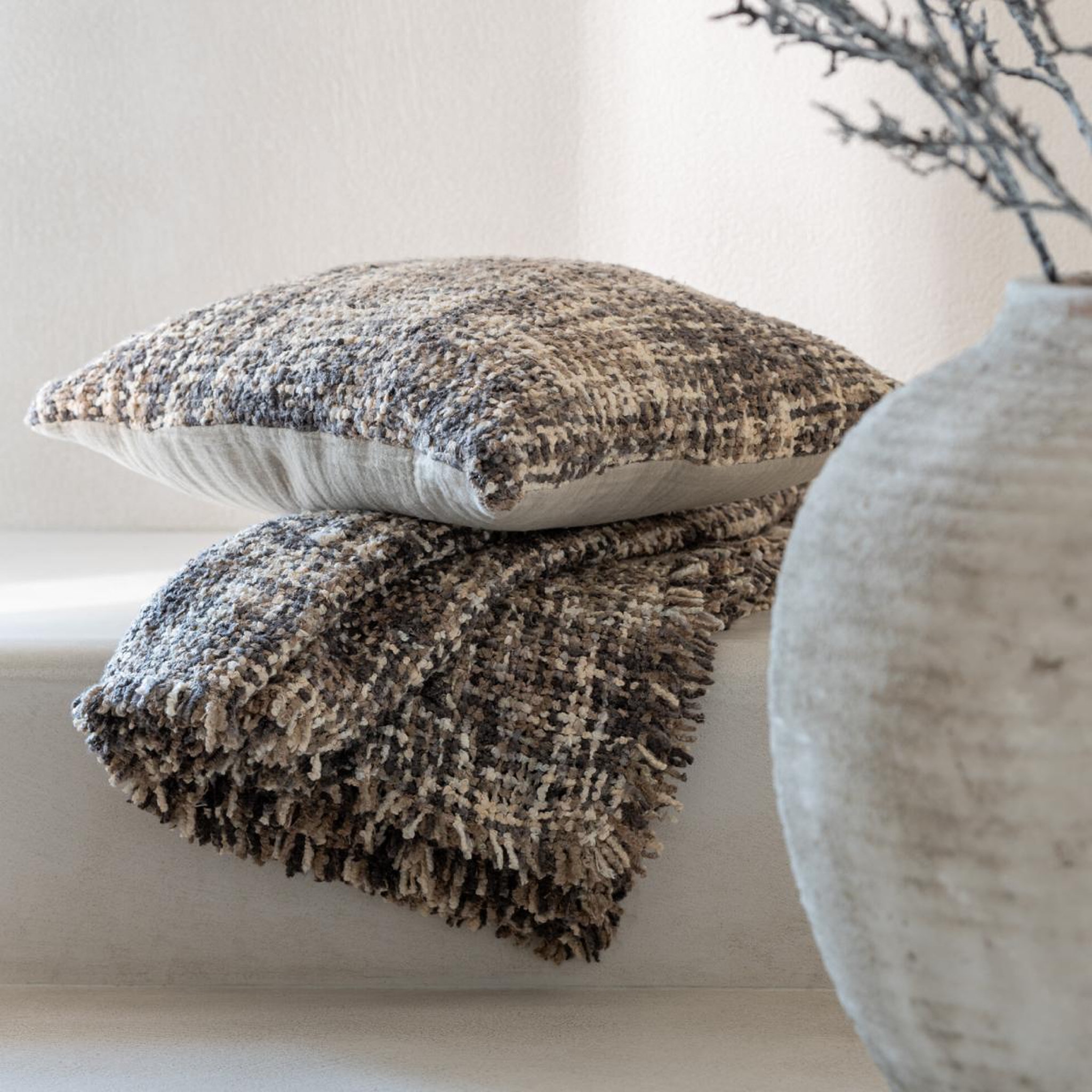Voir la diapositive 4 : J-LINE Plaid en tweed  cosy  130x180cm marron & beige