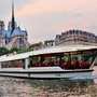 Voir la diapositive 2 : Smartbox Croisière sur la Seine en bateau-mouche en famille pour 2 adultes et 1 enfant - Coffret Cadeau Sport & Aventure