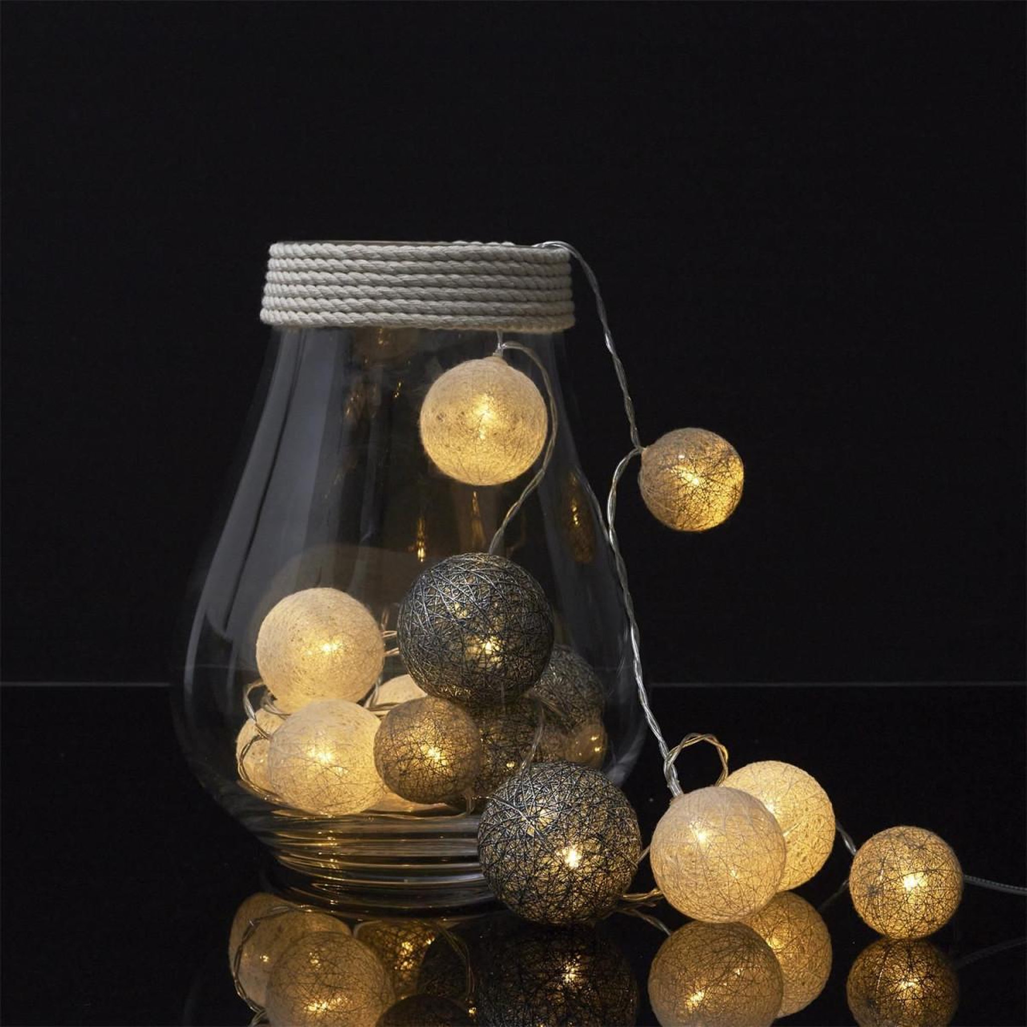 Voir la diapositive 4 : The Home Deco Factory Guirlande lumineuse led  boule  360cm gris