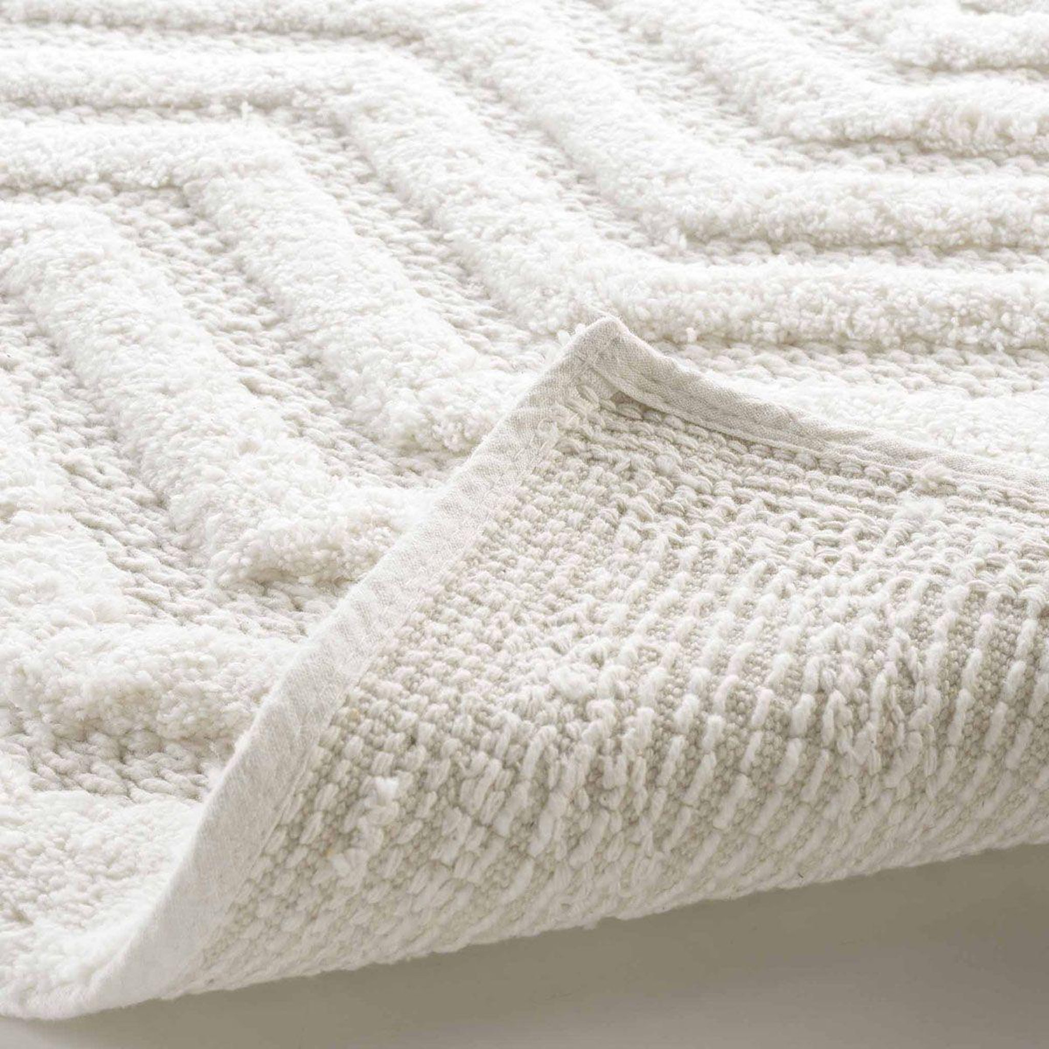 Voir la diapositive 3 : Douceur d'Intérieur Tapis de bain jacquard  angelis  50x80cm blanc