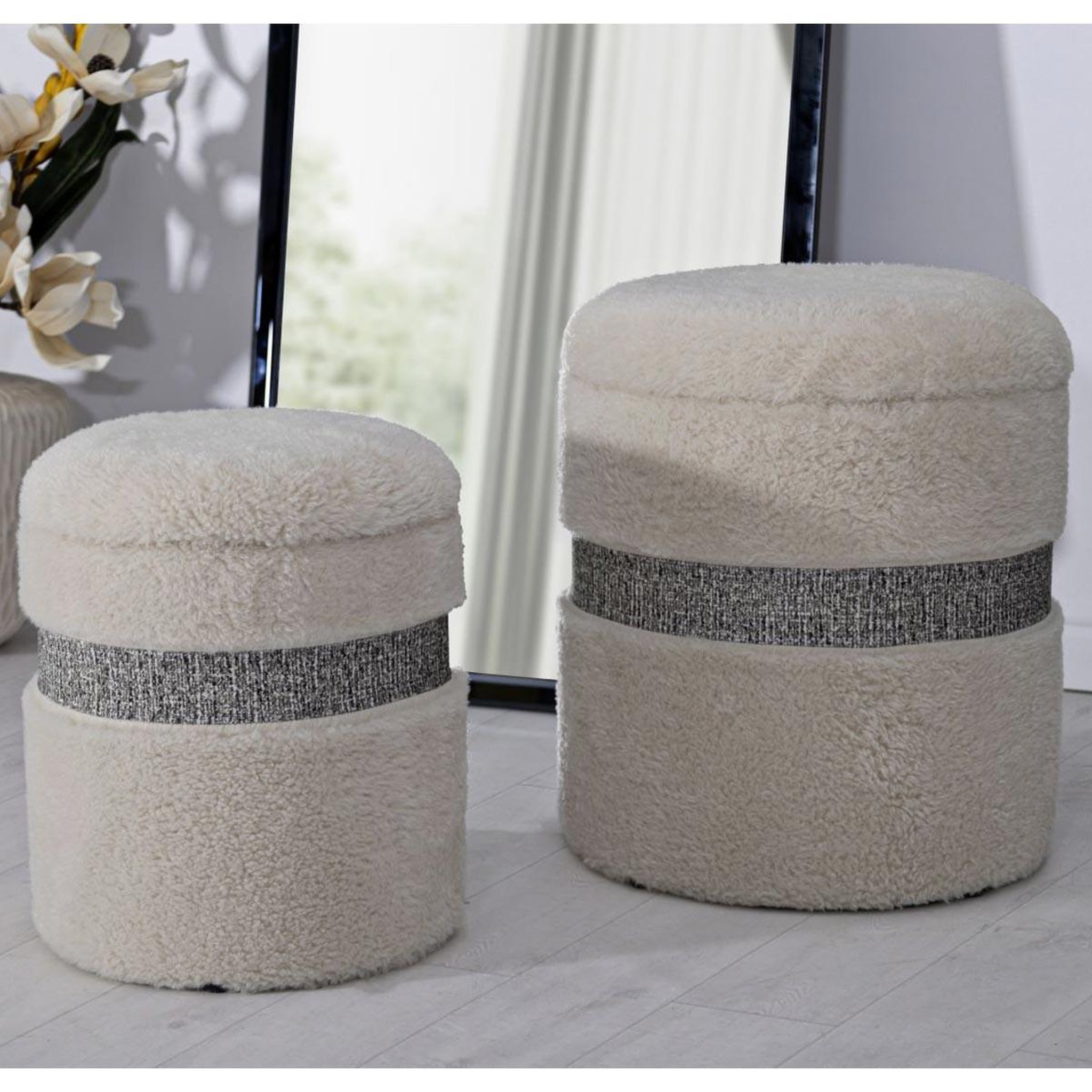 Voir la diapositive 5 : Paris Prix Lot de 2 poufs coffres  saint moritz  47cm crème