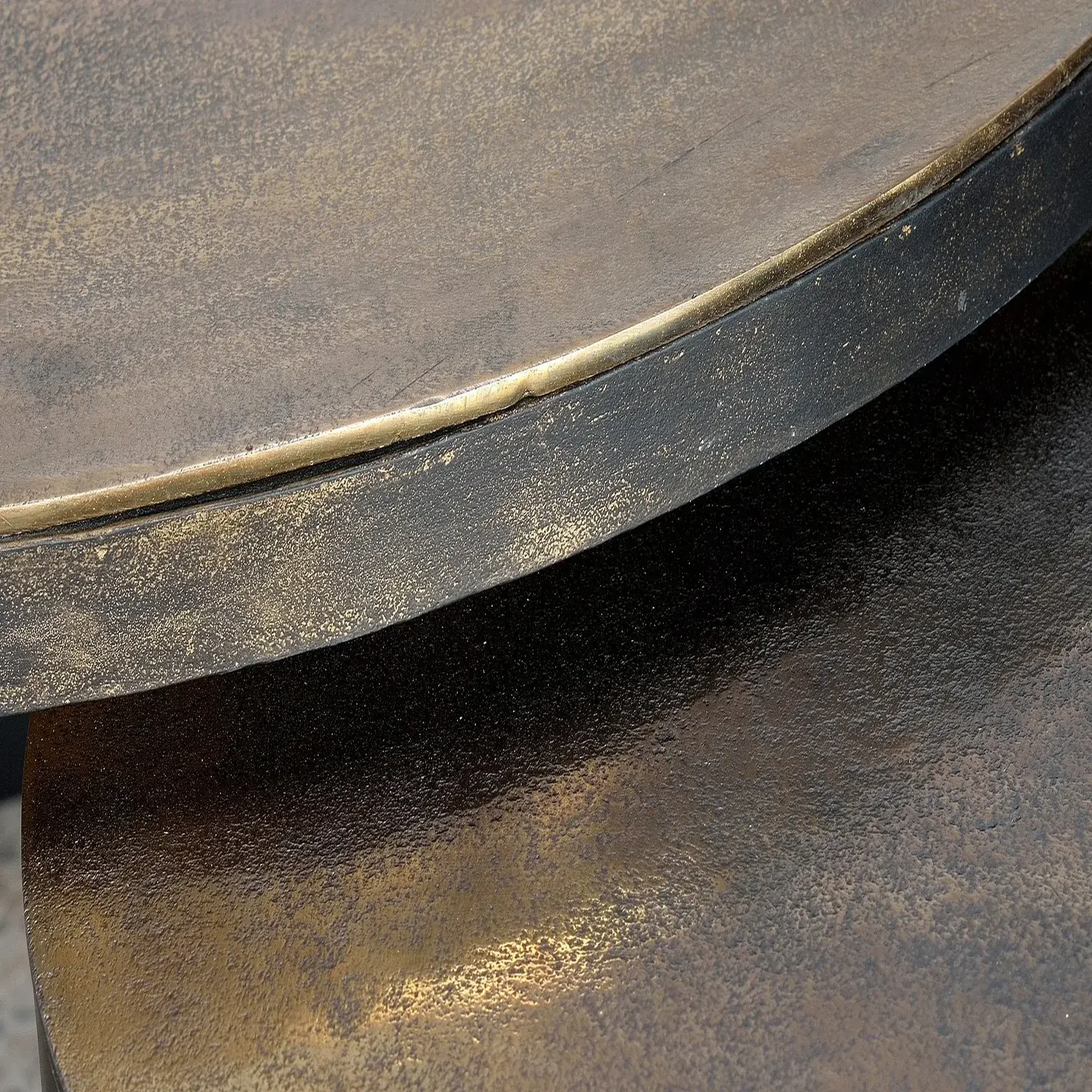 Voir la diapositive 2 : GINER Y COLOMER SL Lot de 2 tables basses de bronze grand 76 cm, petite 66 cm style industriel