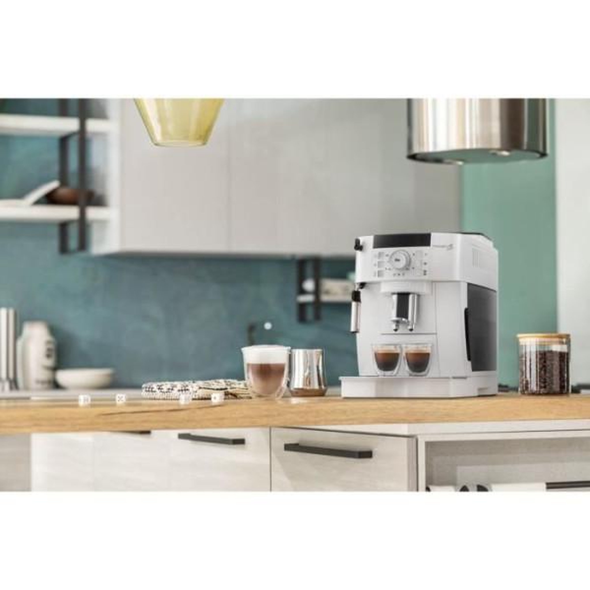 Voir la diapositive 2 : DELONGHI Machine a Cafe Espresso avec broyeur a grains - DELONGHI - Magnifica S ECAM22.110.W - 1,8 L - 250 g - 15 bar - 1450 W - Silver et noir