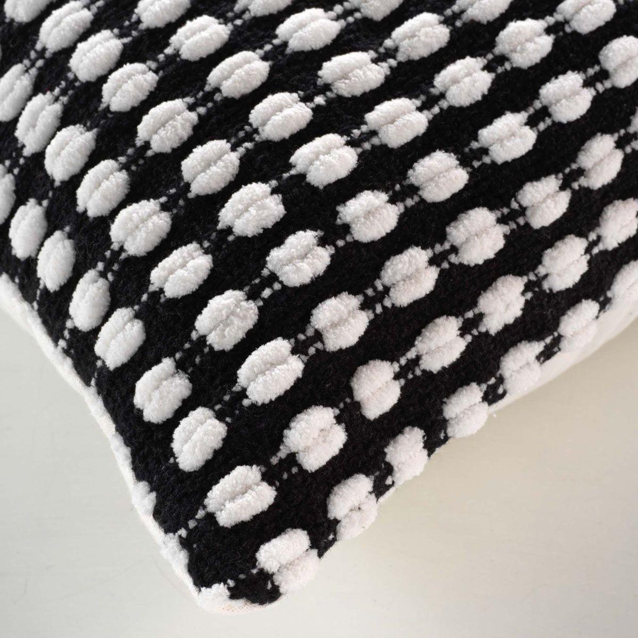 Voir la diapositive 3 : Douceur d'Intérieur Housse de coussin déco  greta  40x40cm noir