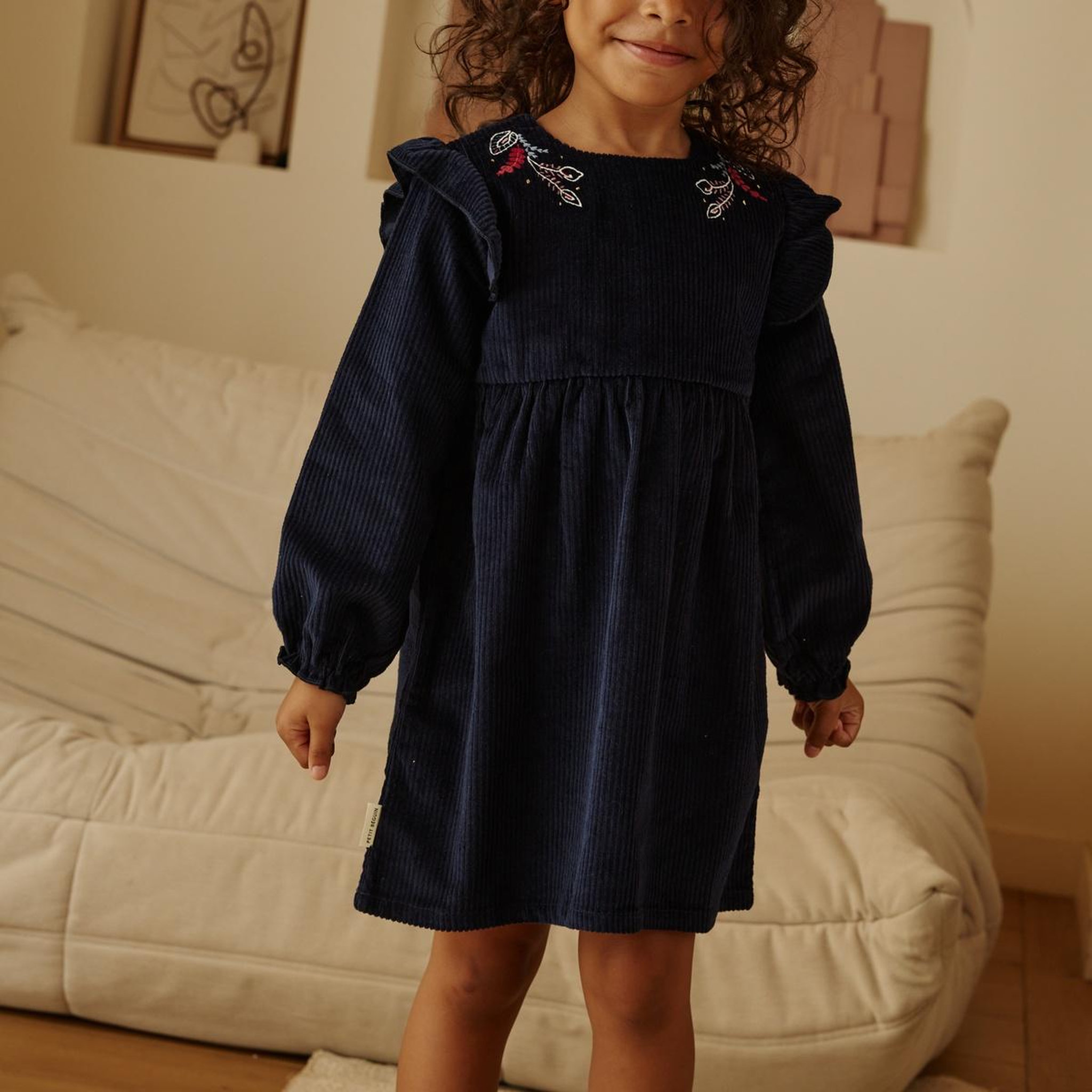 Voir la diapositive 5 : PETIT BEGUIN Robe enfant en velours côtelé Ilana