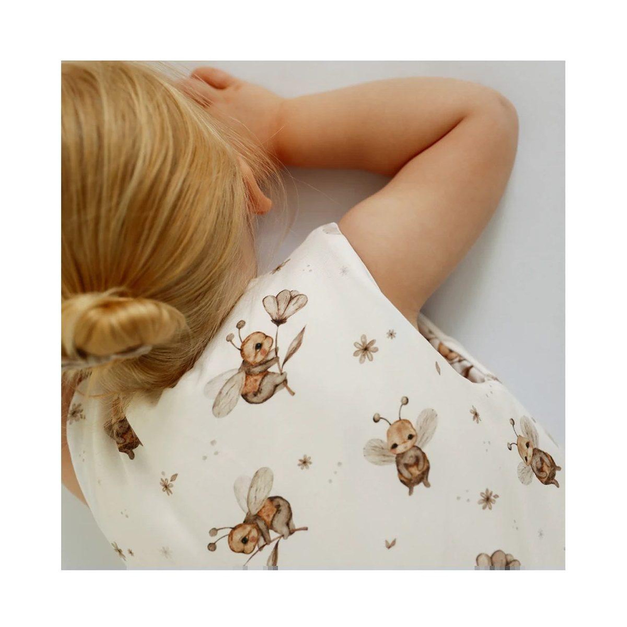 Voir la diapositive 2 : WALDIN Gigoteuse à jambes en coton 2,5 TOG - taille S (1-2 ans) - motif abeilles, champagne