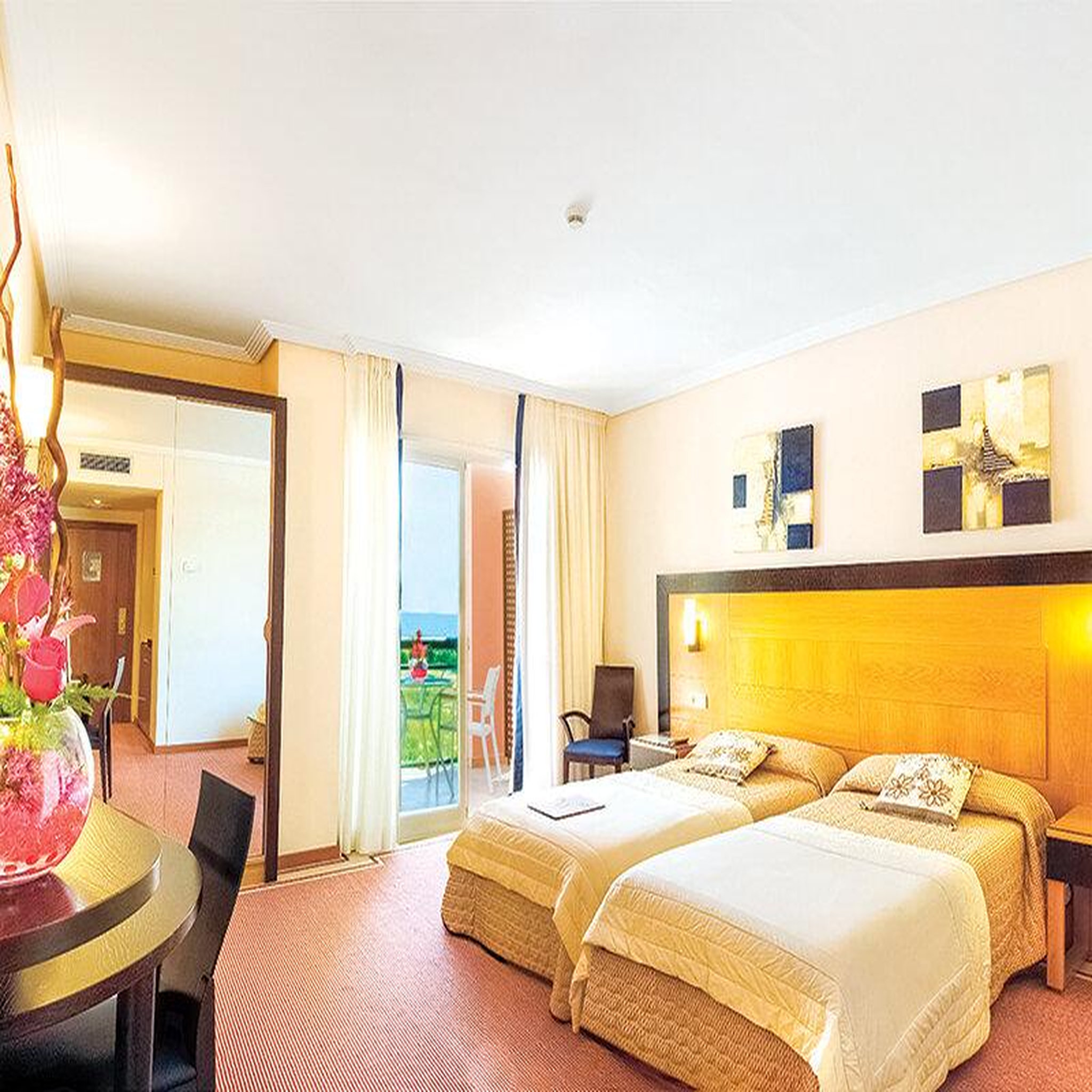 Voir la diapositive 2 : Smartbox 2 jours en hôtel 4* avec pause spa et cava à Alicante - Coffret Cadeau Séjour